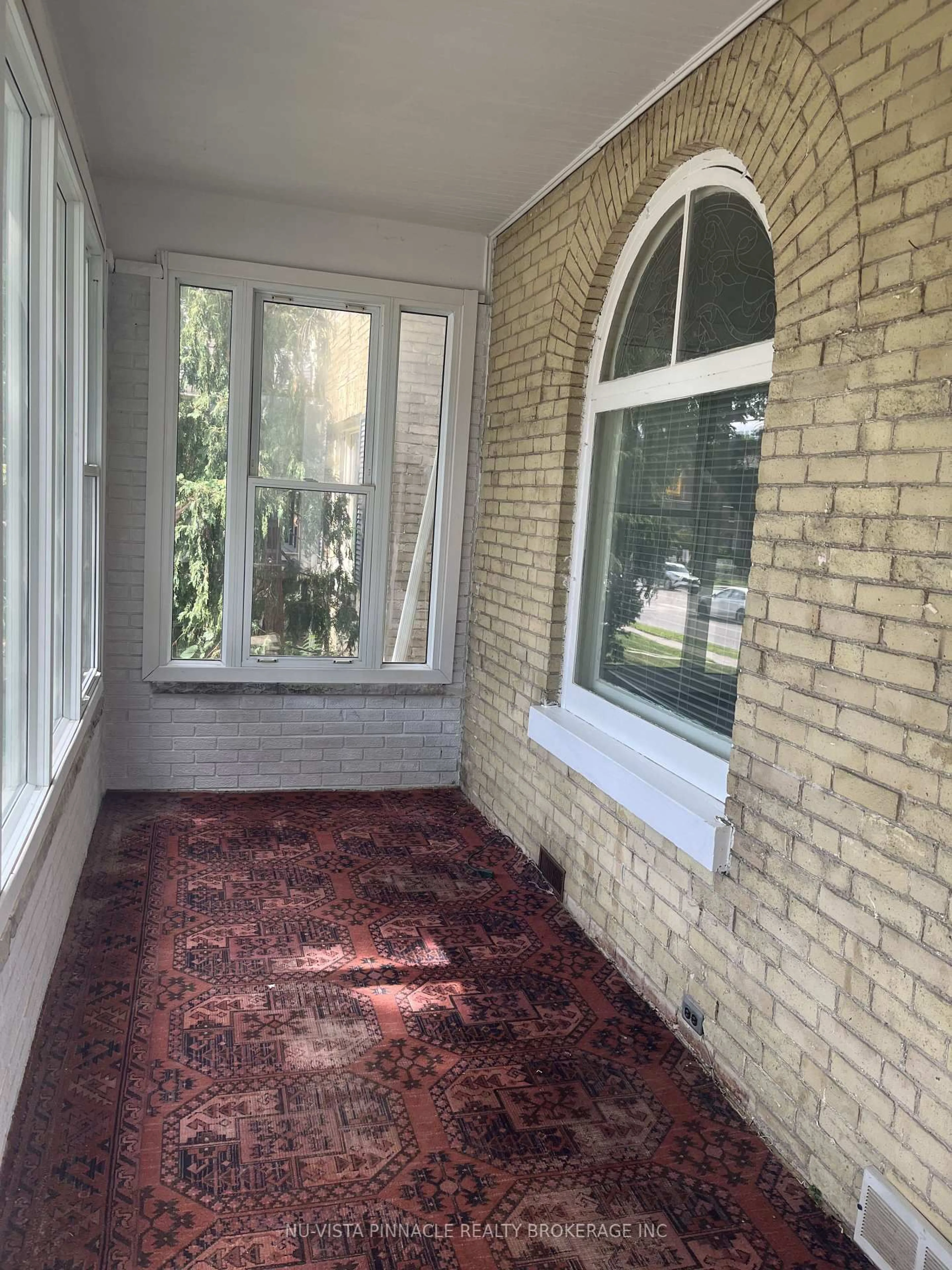 Unknown for 572 Oxford St, London East Ontario N5Y 3J1