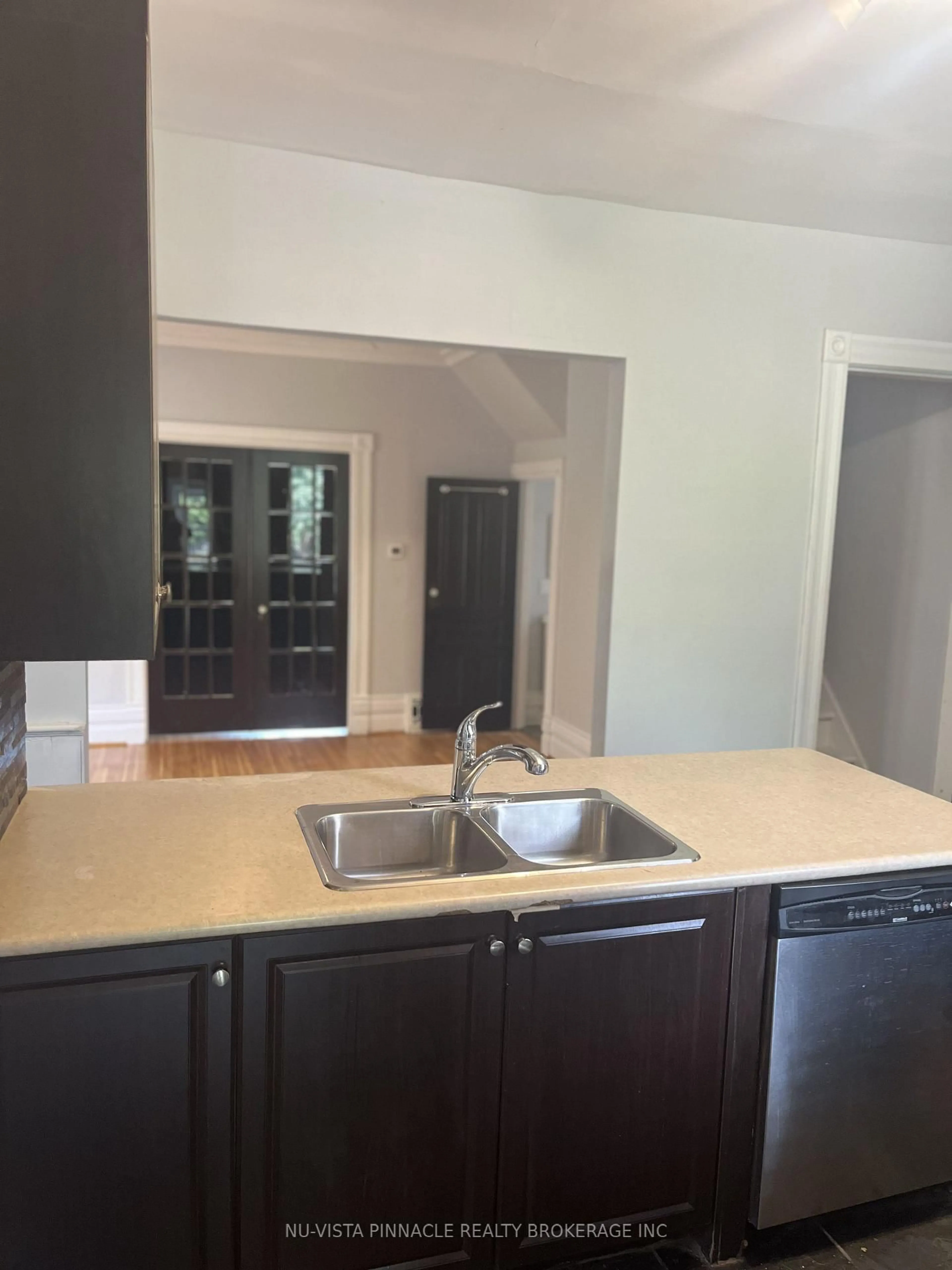Open concept kitchen, unknown for 572 Oxford St, London East Ontario N5Y 3J1