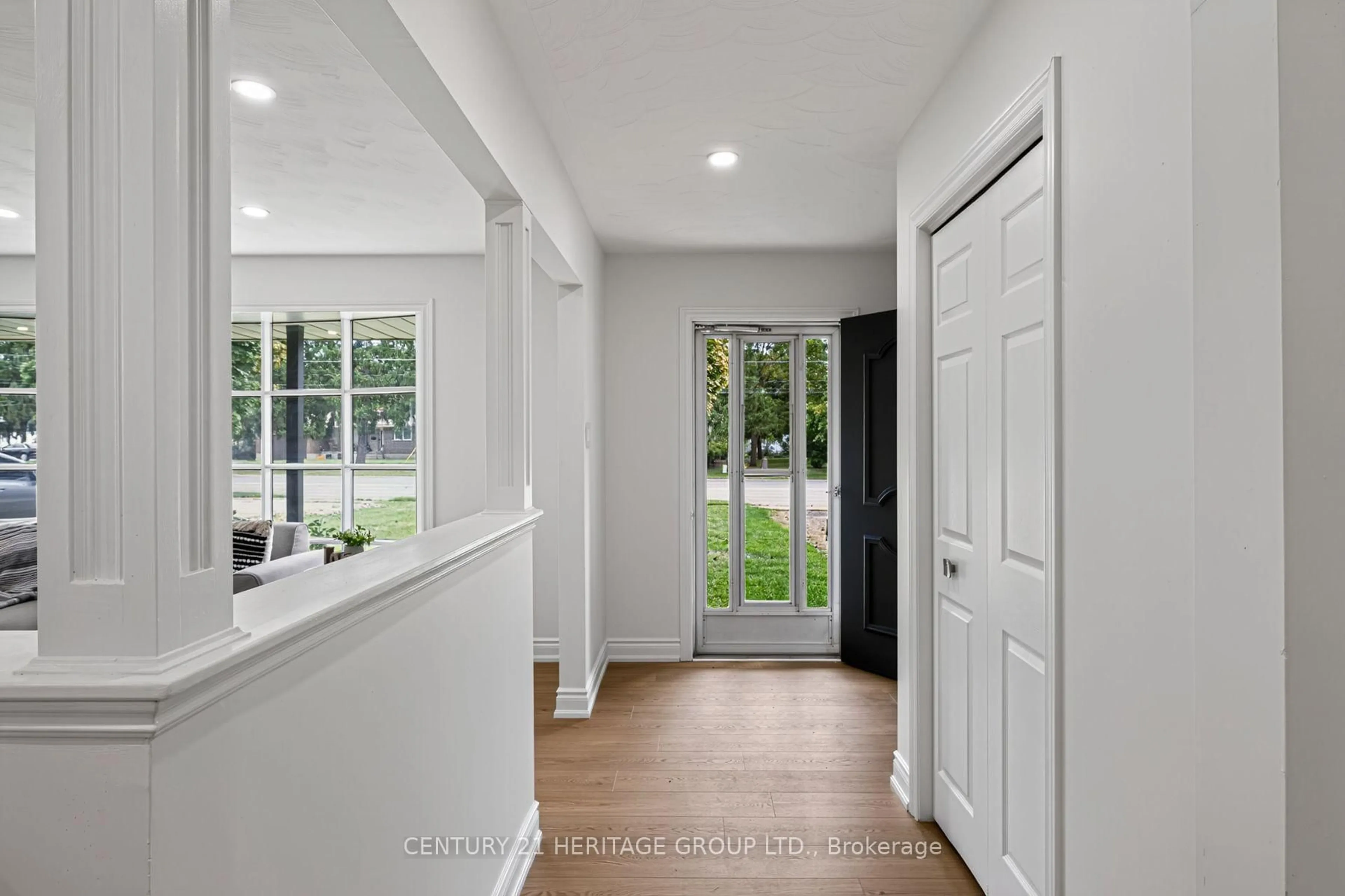 Indoor entryway for 199 Paris Rd, Brantford Ontario N3R 1J2