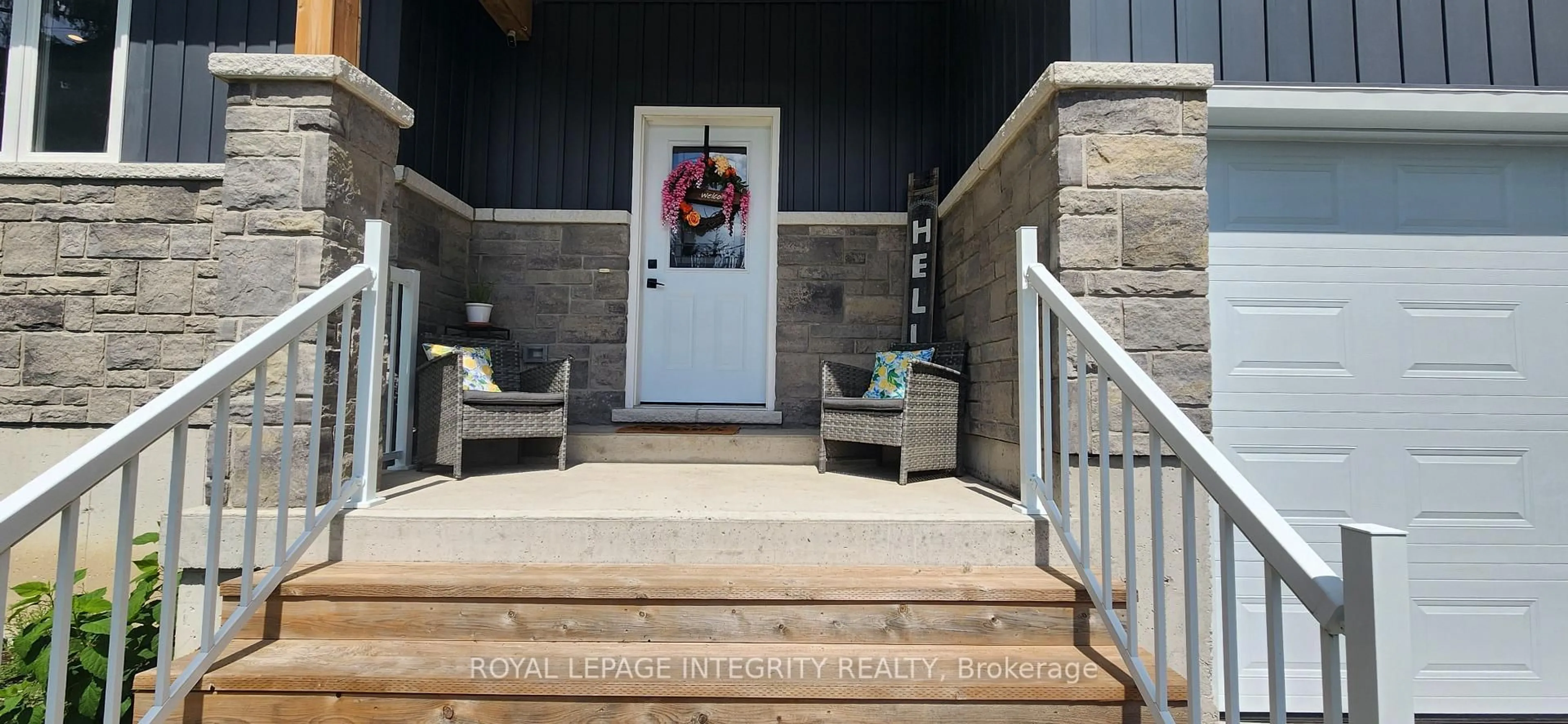 Indoor entryway for 6 Union St, Lansdowne Village Ontario K0E 1L0