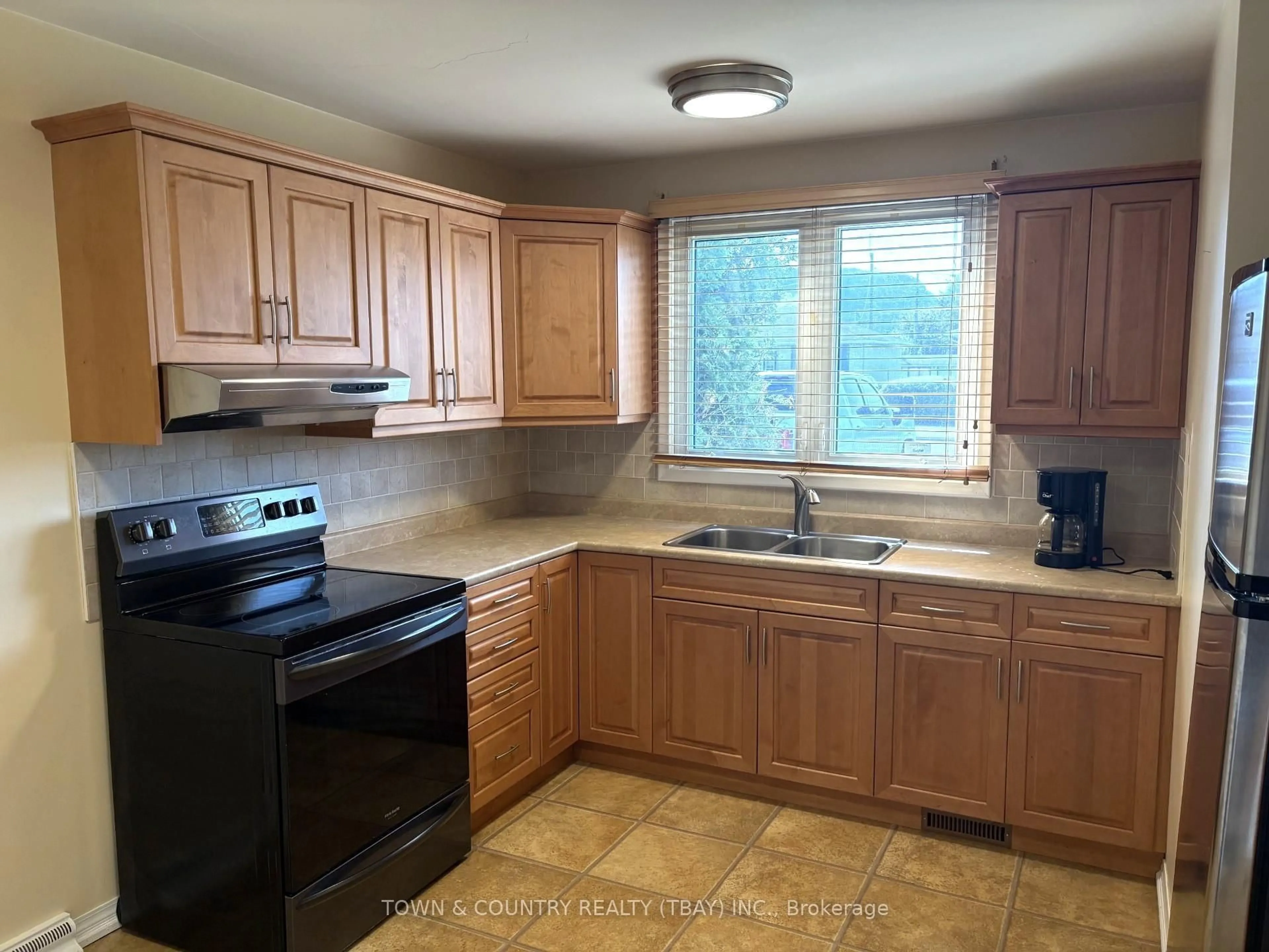 Standard kitchen, unknown for 1213 Mary Street W, Thunder Bay Ontario P7E 4M8