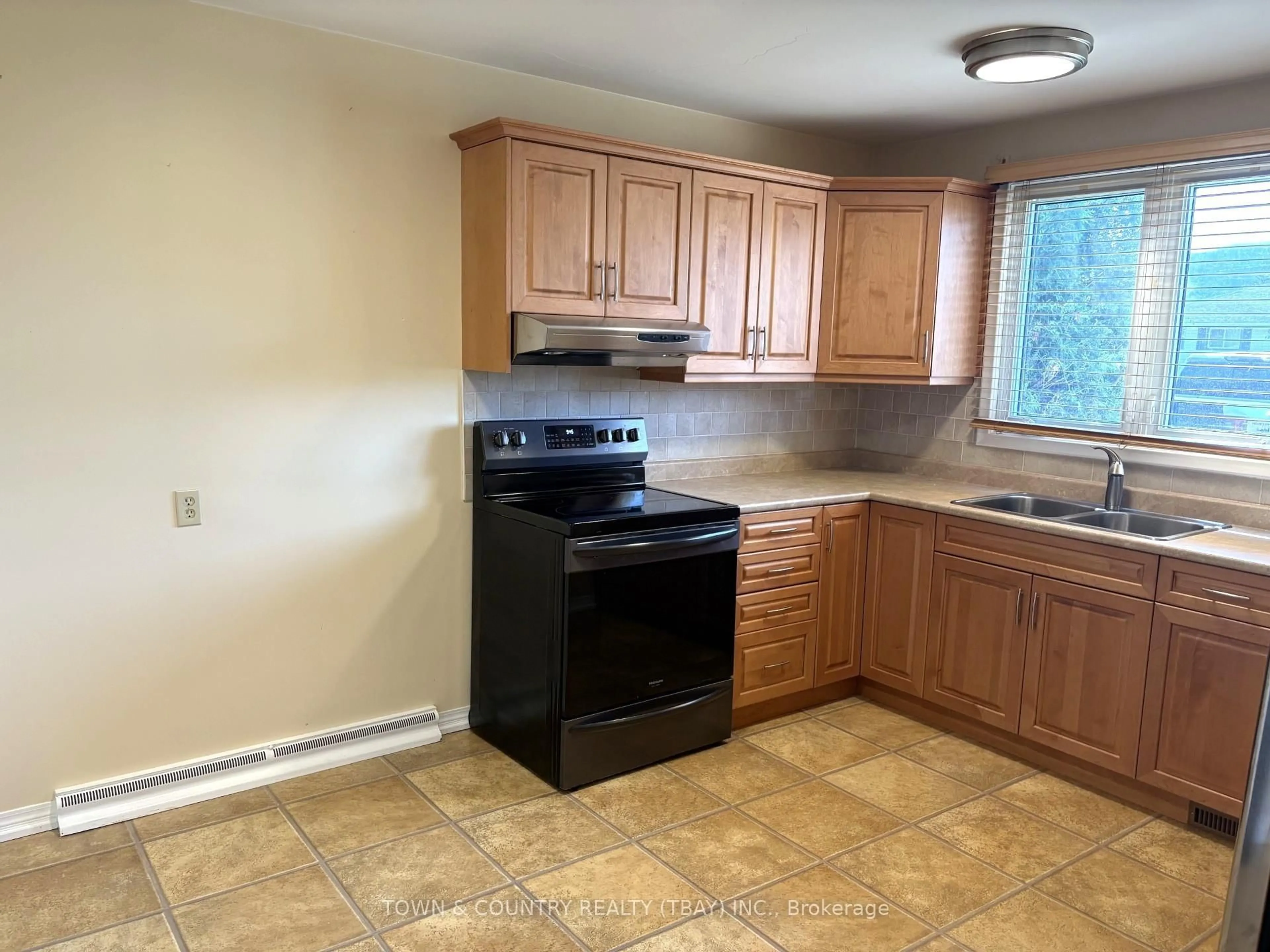 Standard kitchen, unknown for 1213 Mary Street W, Thunder Bay Ontario P7E 4M8