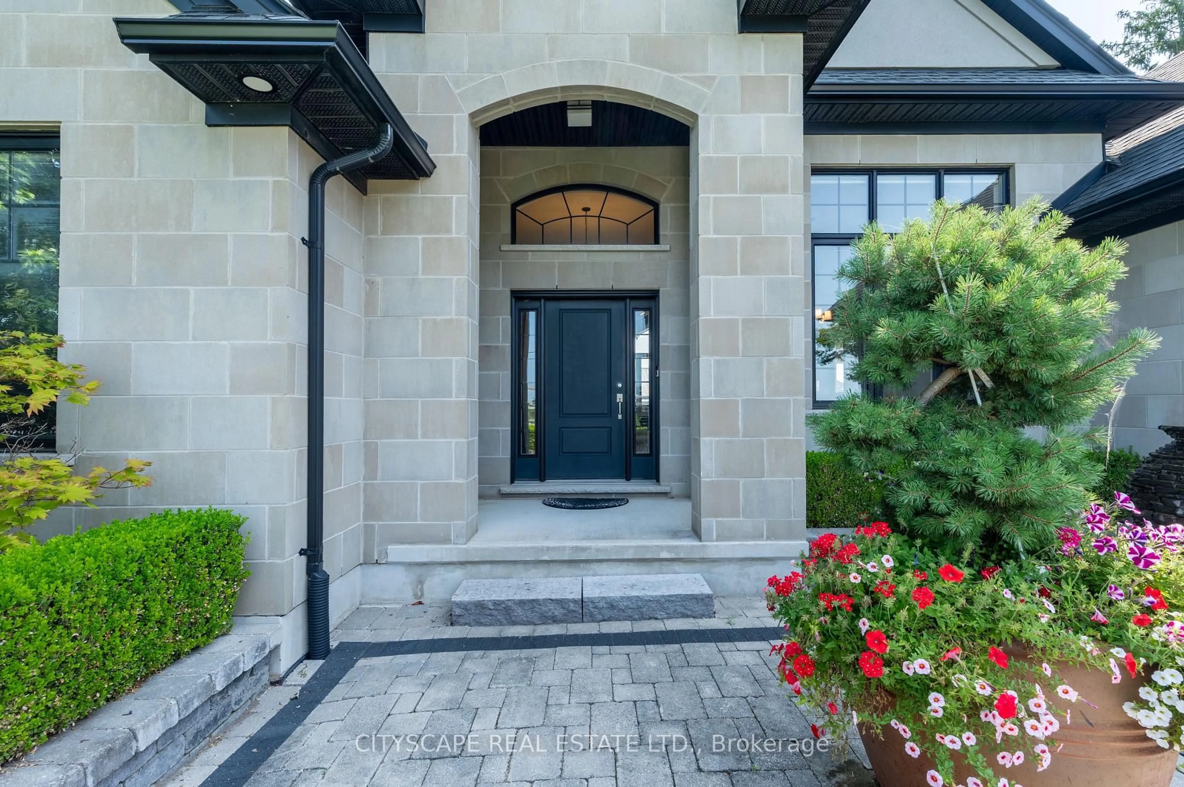 Indoor entryway for 11630 Imperial Rd, Malahide Ontario N5H 2R3