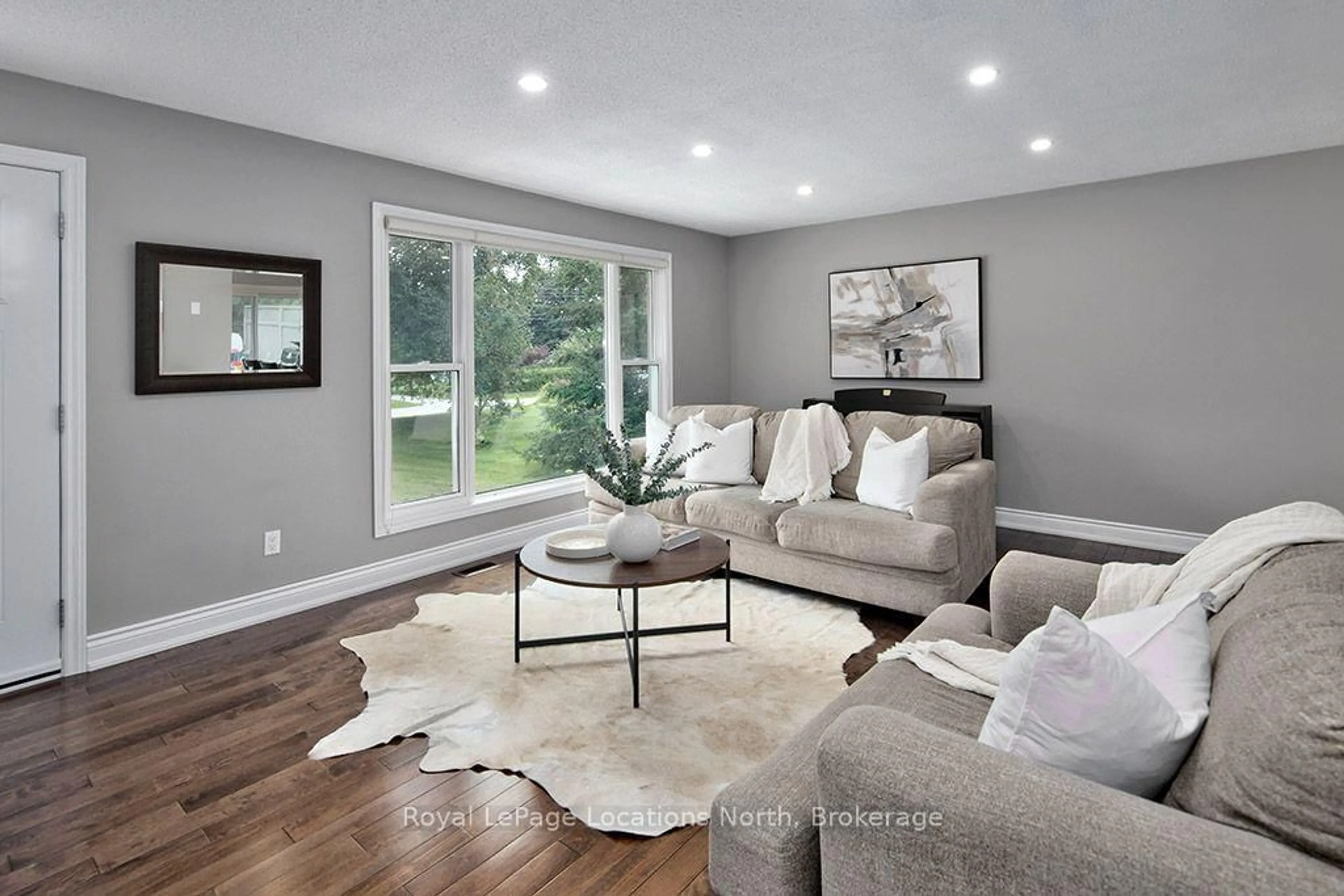 Living room with furniture, unknown for 124 Greenfield Dr, Meaford Ontario N4L 1W6
