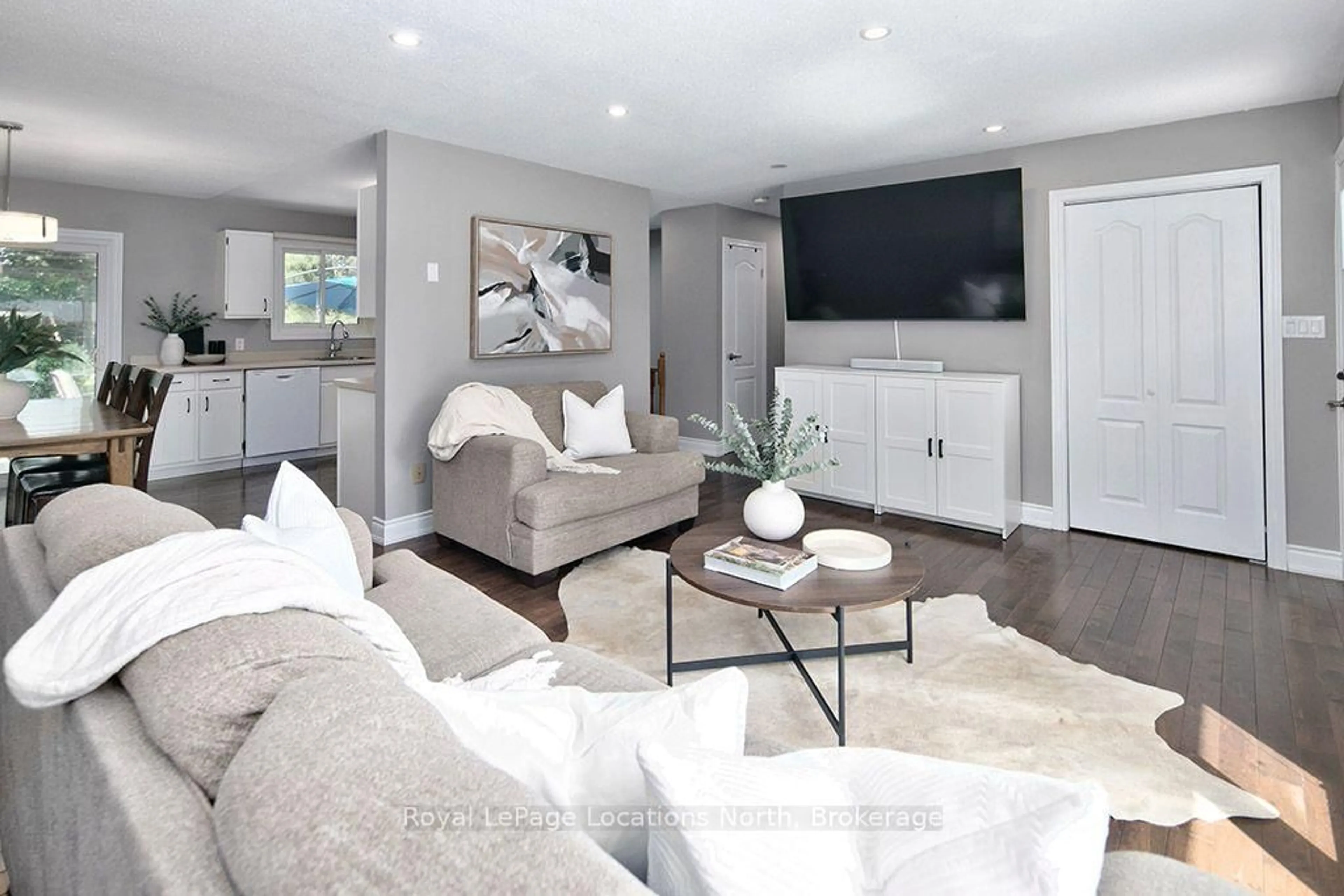 Living room with furniture, unknown for 124 Greenfield Dr, Meaford Ontario N4L 1W6