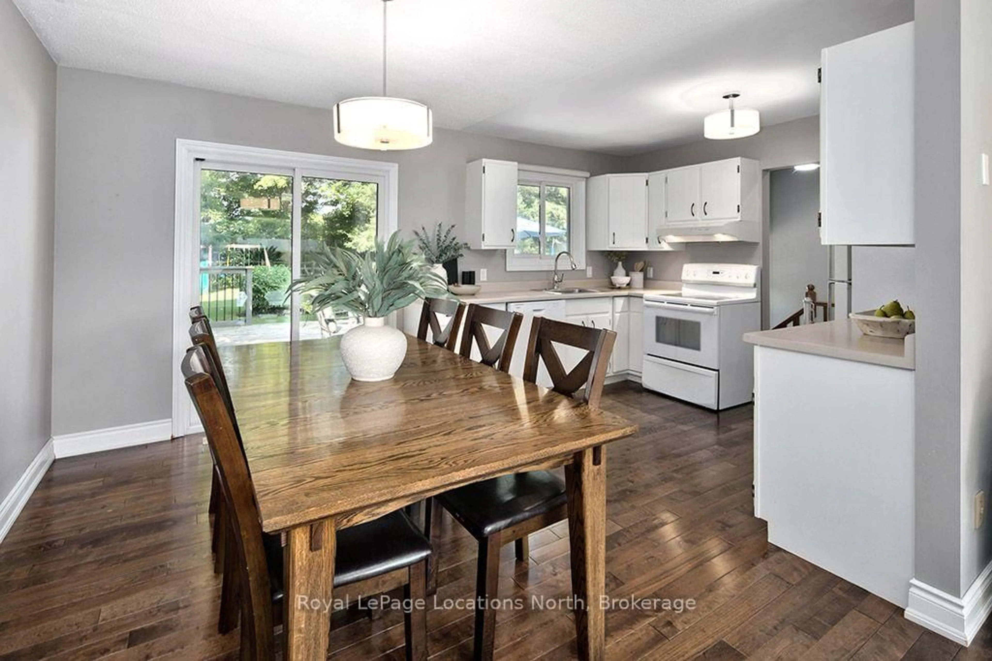 Open concept kitchen, wood/laminate floor for 124 Greenfield Dr, Meaford Ontario N4L 1W6
