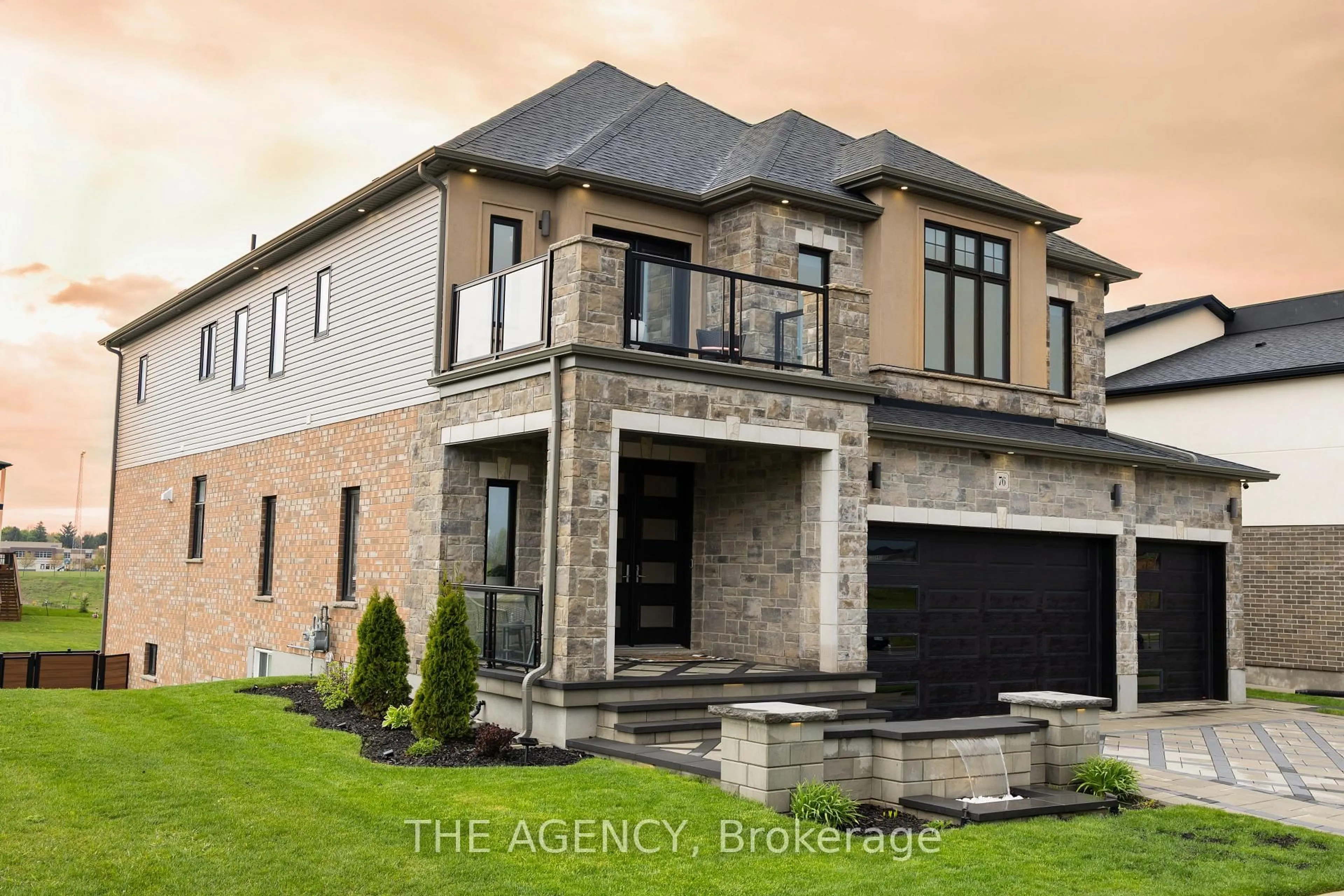 Home with brick exterior material, building for 76 Grandville Circ, Brant Ontario N3L 0J5