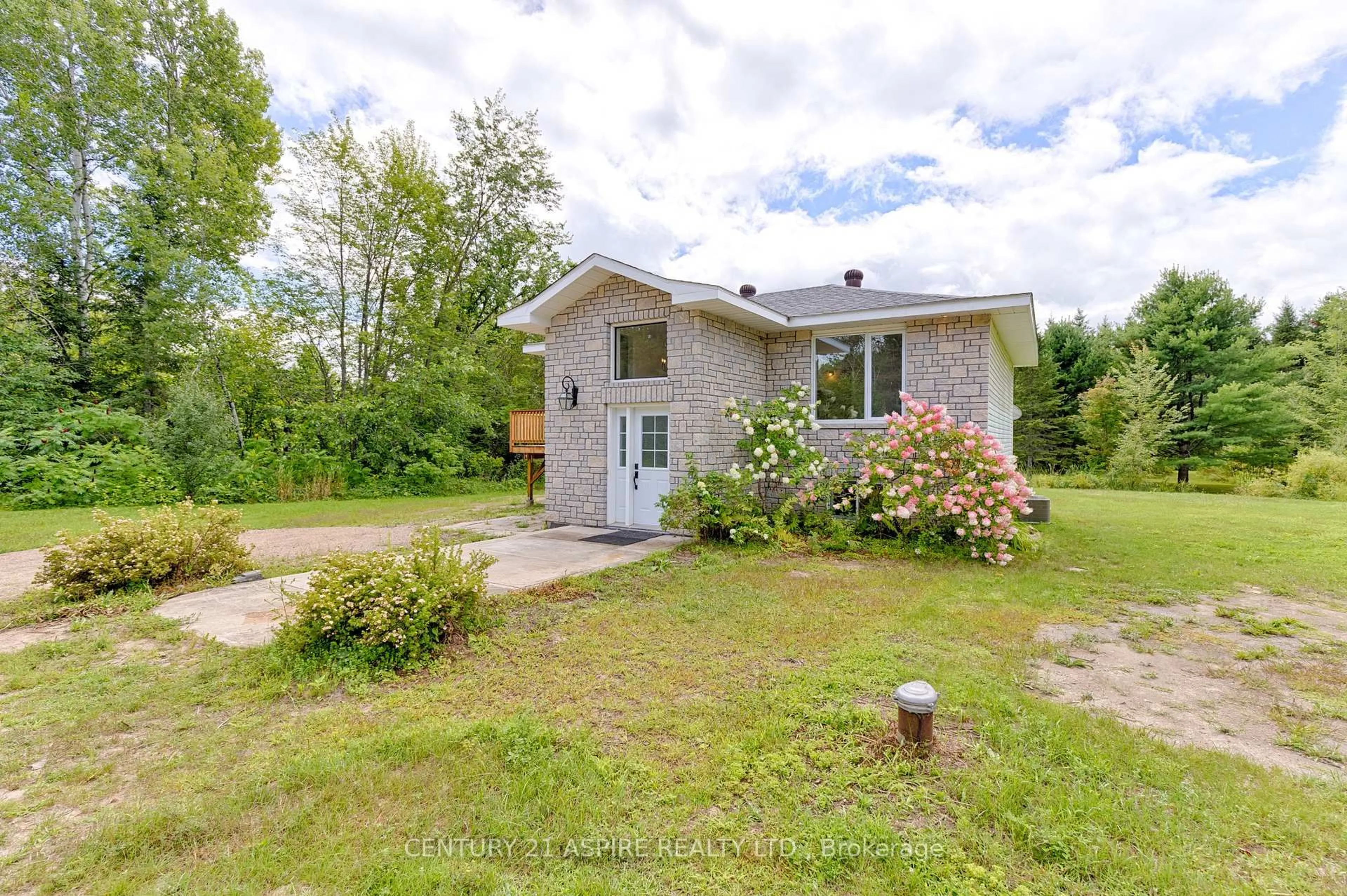 A pic from outside/outdoor area/front of a property/back of a property/a pic from drone, building for 1549 Zion Line, Beachburg Ontario K0J 1C0