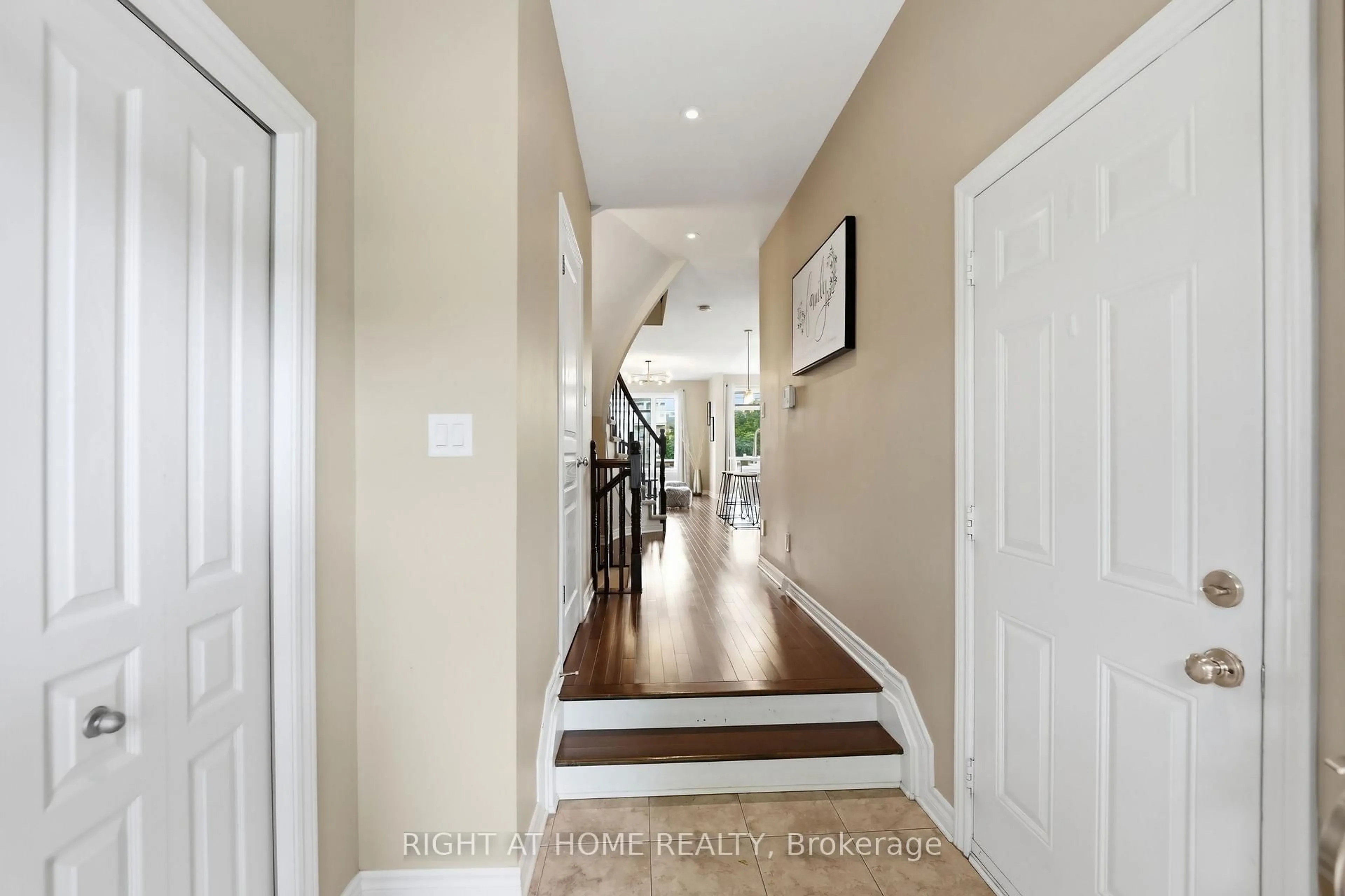 Indoor entryway for 599 Remnor Ave, Ottawa Ontario K2T 0A6