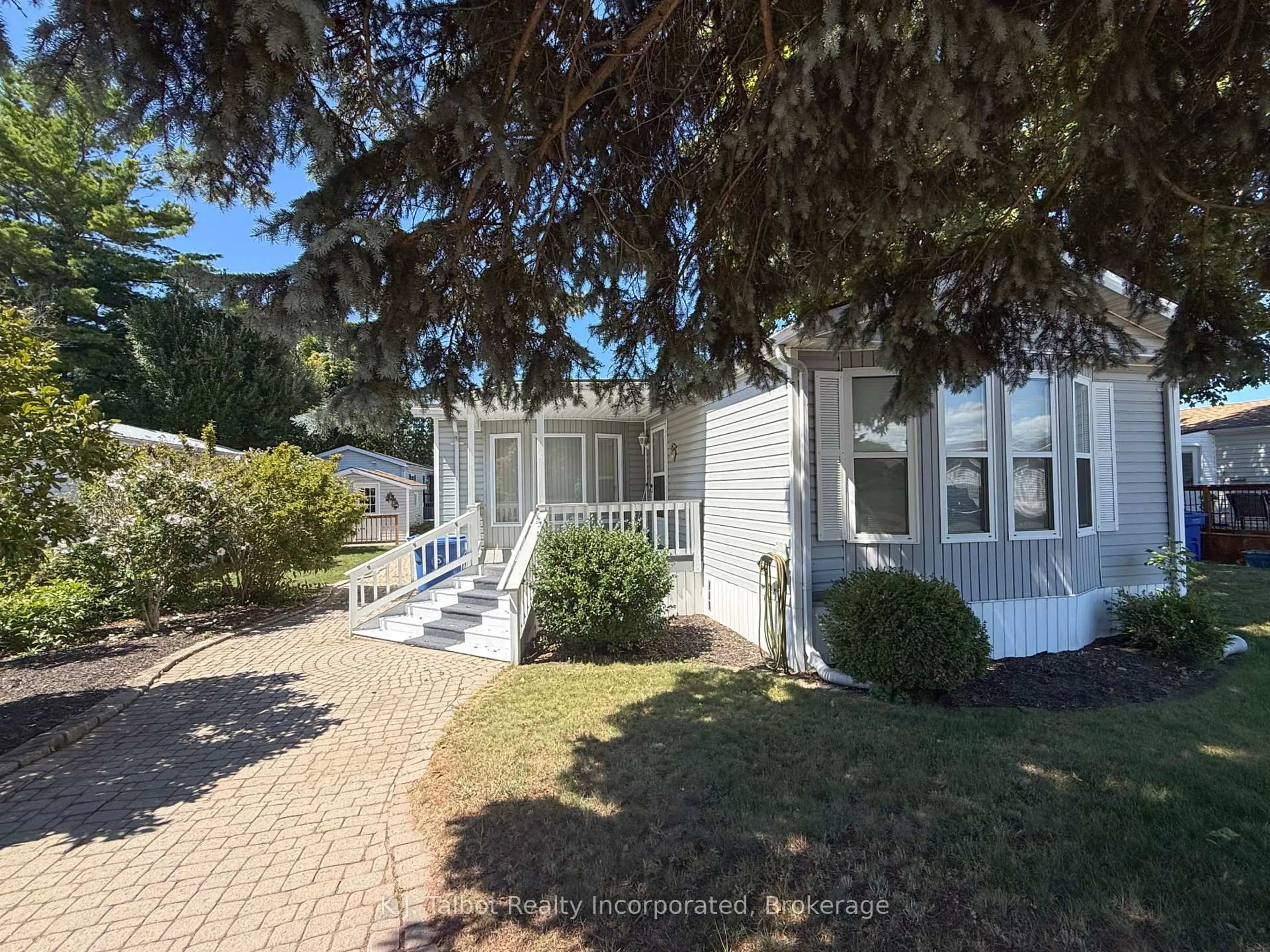 Home with vinyl exterior material, street for 55 Algonquin Lane, Ashfield-Colborne-Wawanosh Ontario N7A 3Y2