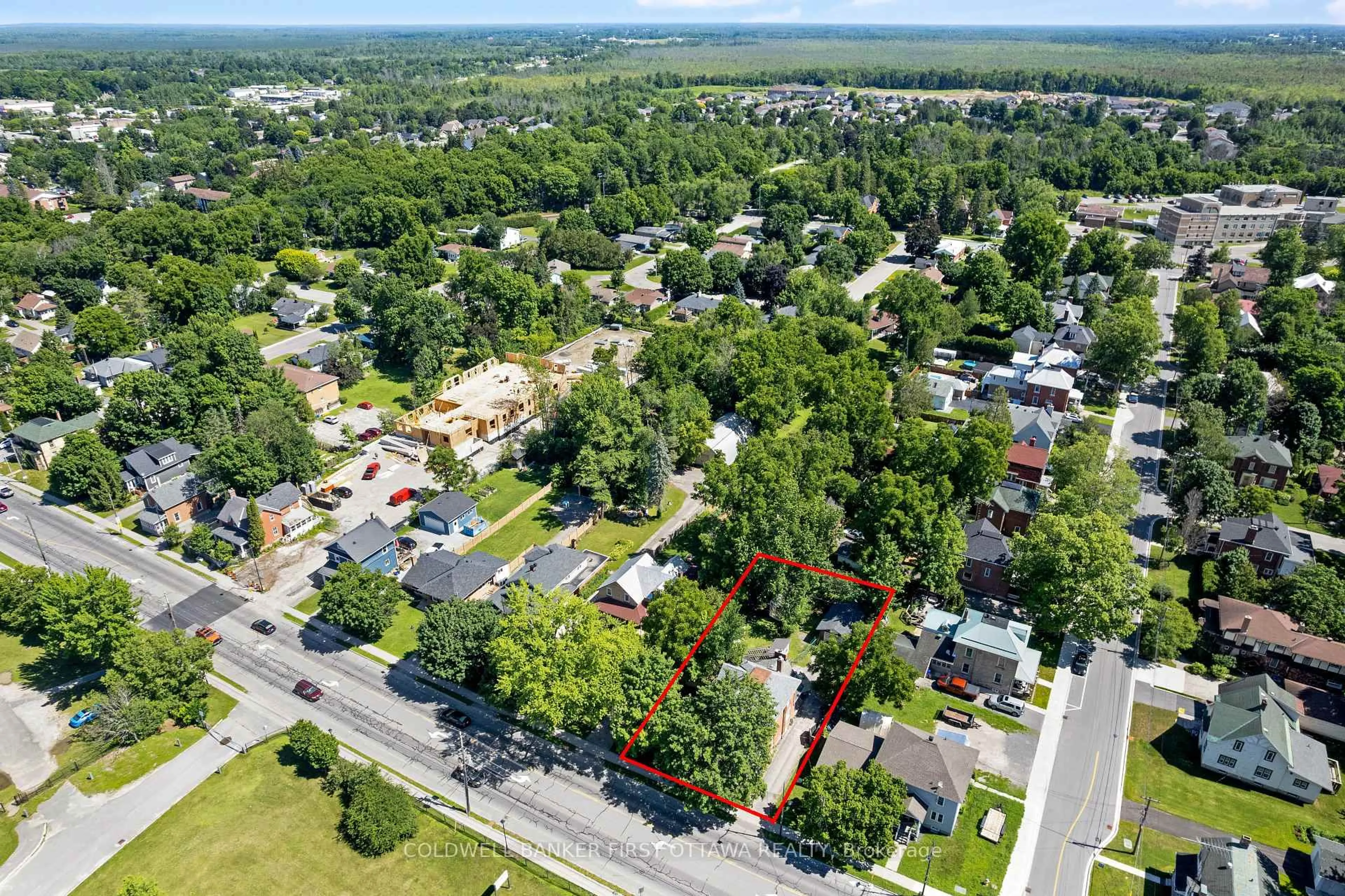 A pic from outside/outdoor area/front of a property/back of a property/a pic from drone, street for 69 Wilson St, Perth Ontario K7H 2N7