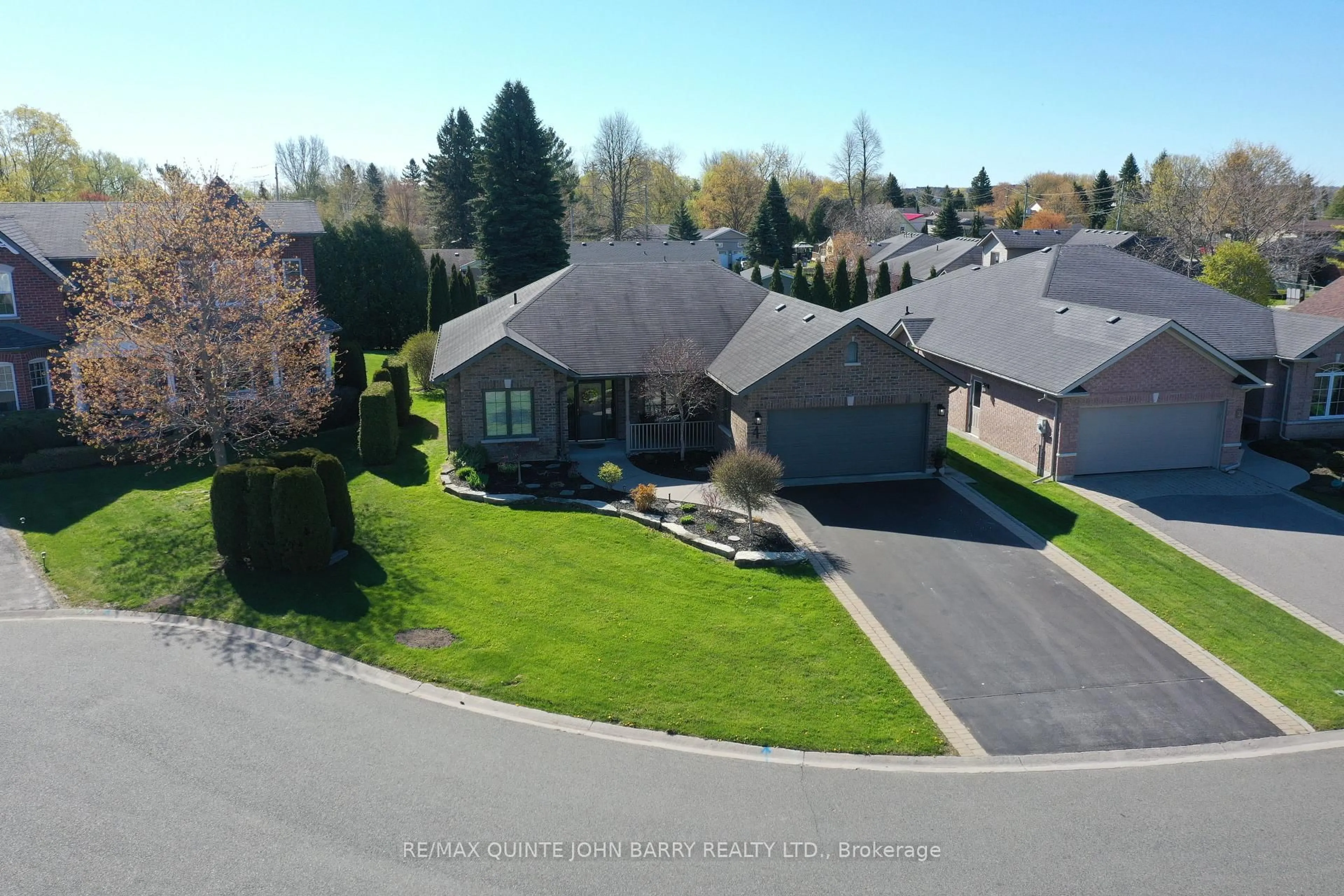 A pic from outside/outdoor area/front of a property/back of a property/a pic from drone, street for 4 Hickory Crt, Brighton Ontario K0K 1H0
