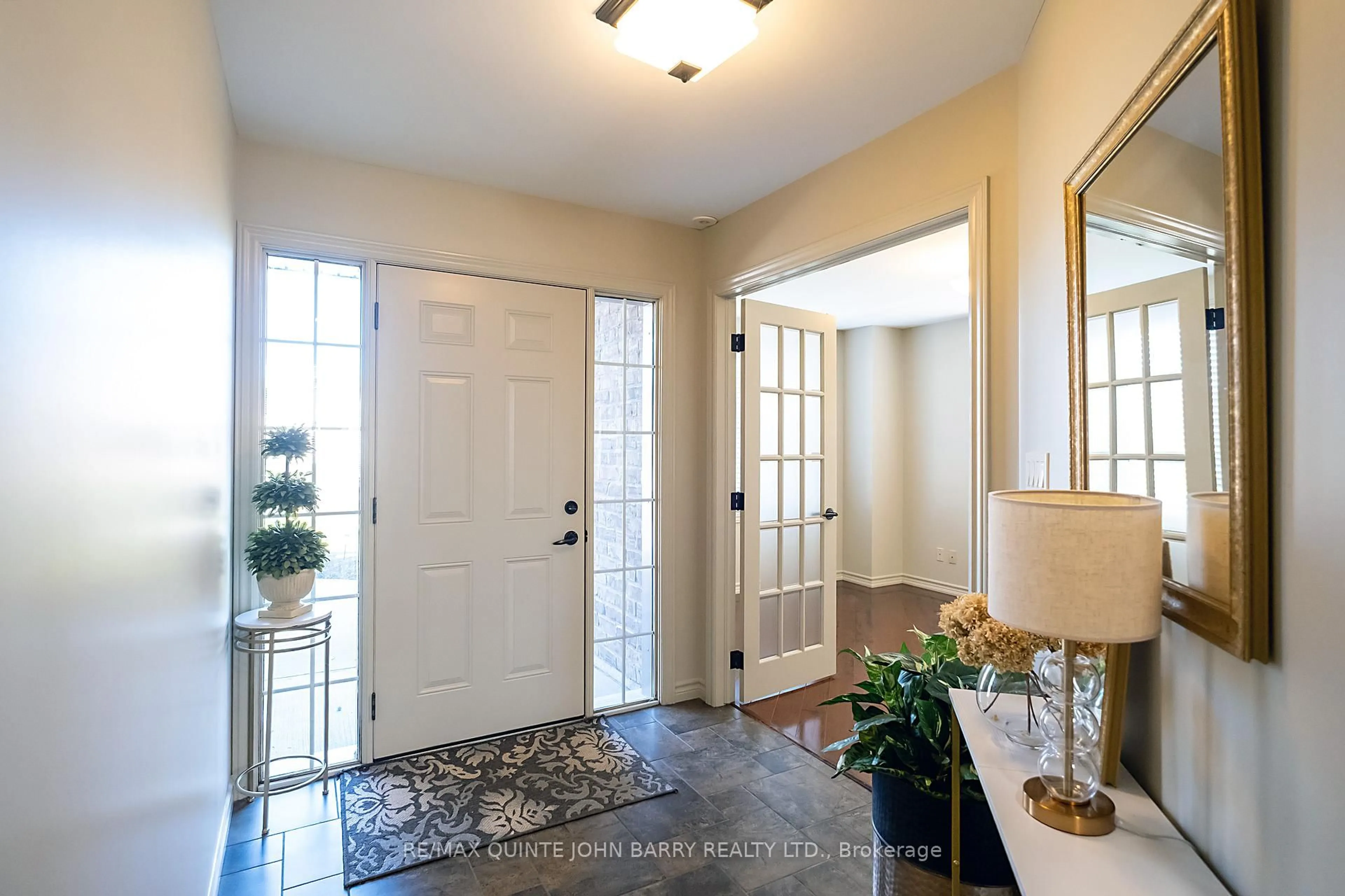 Indoor entryway for 4 Hickory Crt, Brighton Ontario K0K 1H0
