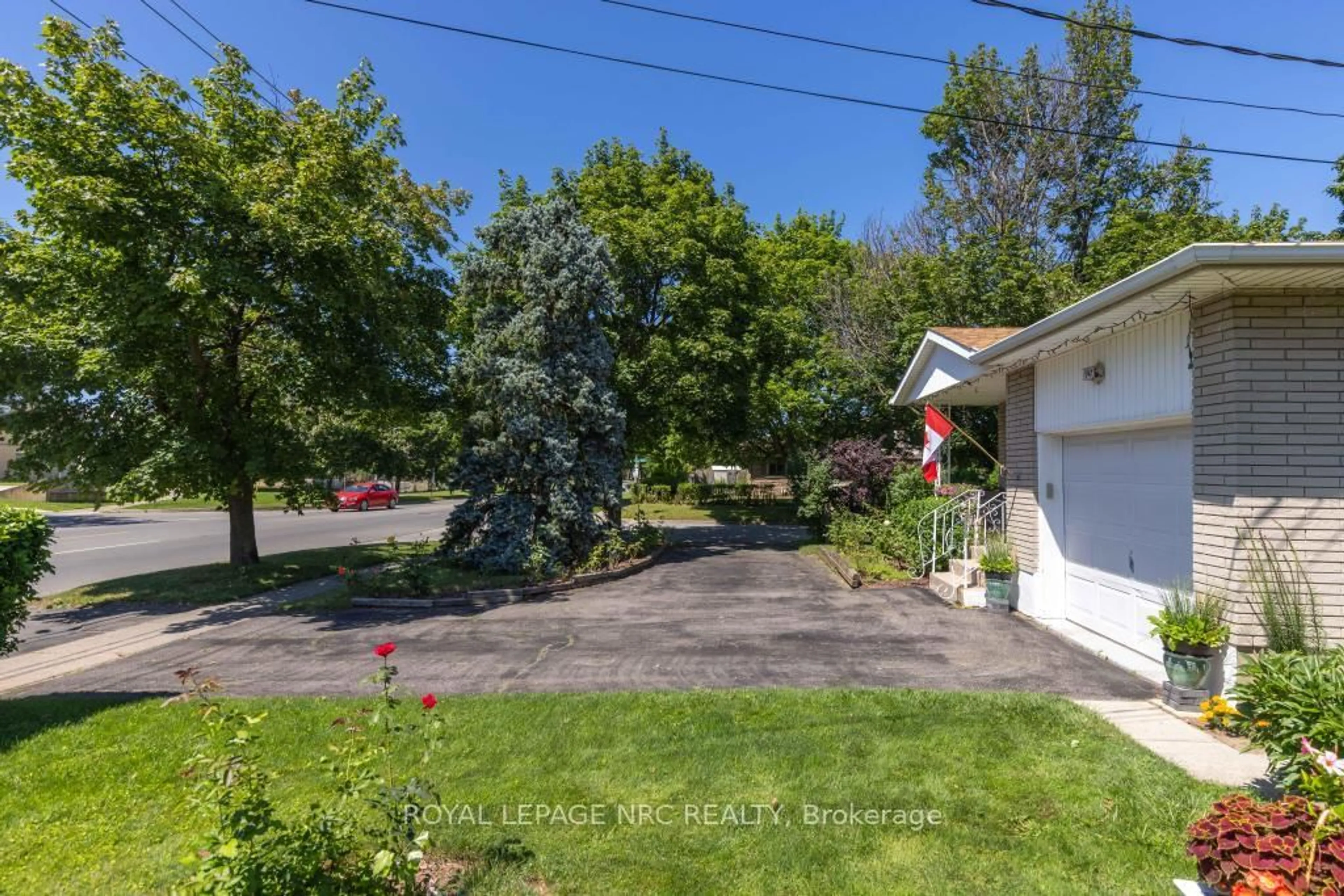 Patio, street for 542 Lake St, St. Catharines Ontario L2N 4H8
