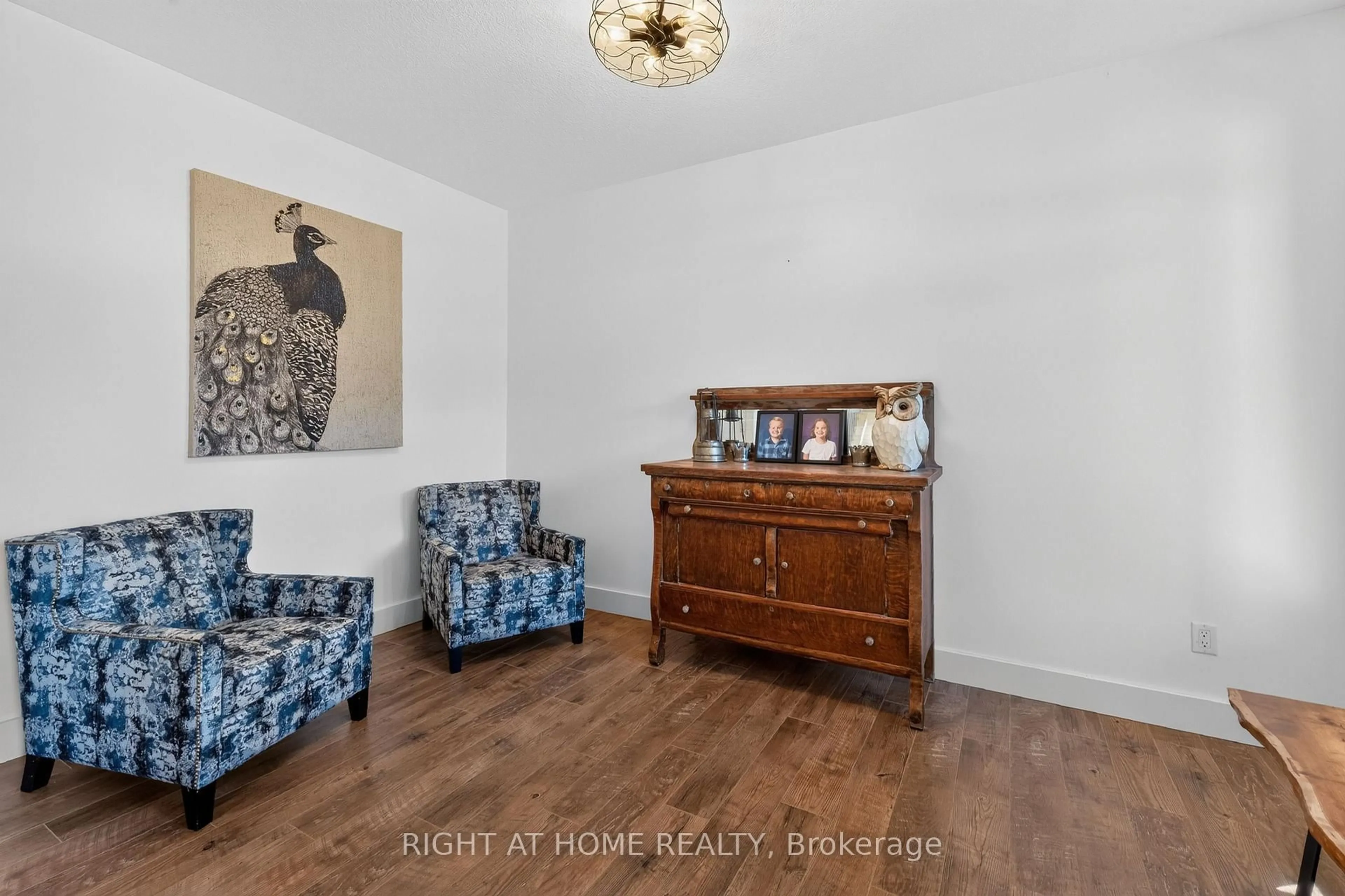 Living room with furniture, wood/laminate floor for 90 Shaw Valley Dr, St. Thomas Ontario N5R 0C8