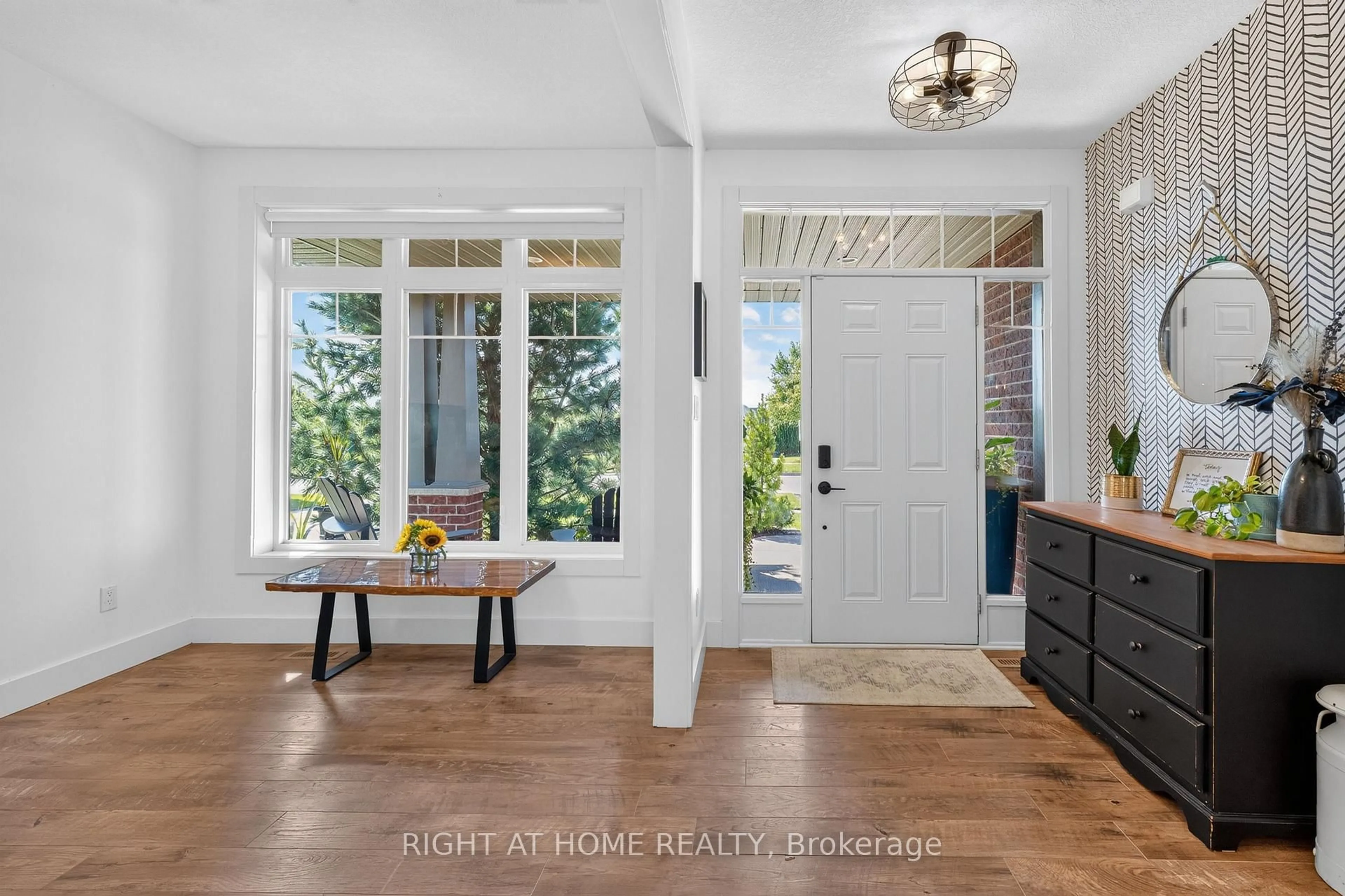 Indoor entryway for 90 Shaw Valley Dr, St. Thomas Ontario N5R 0C8
