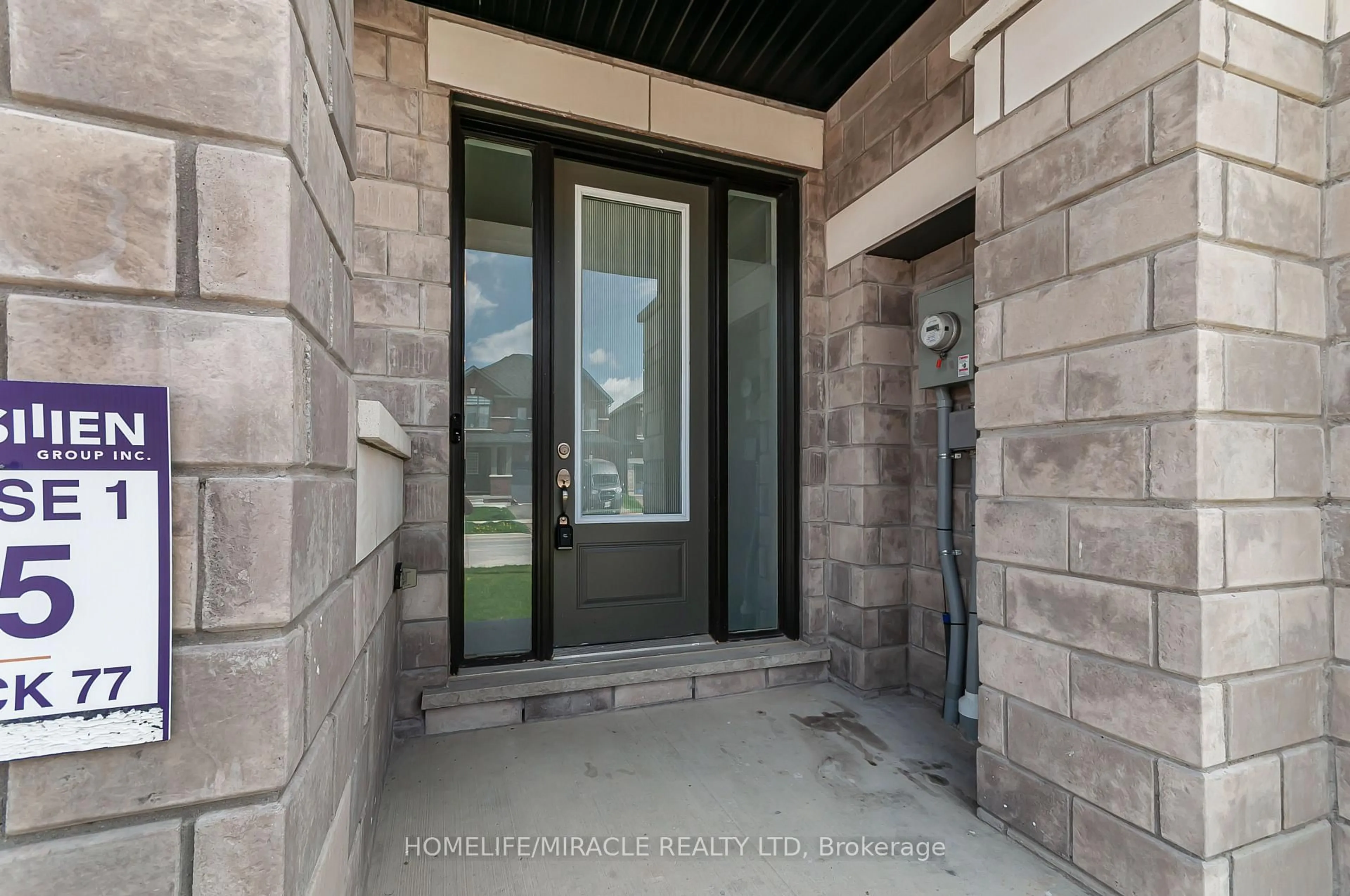 Indoor entryway for 20 Corley St, Kawartha Lakes Ontario L9V 6C2