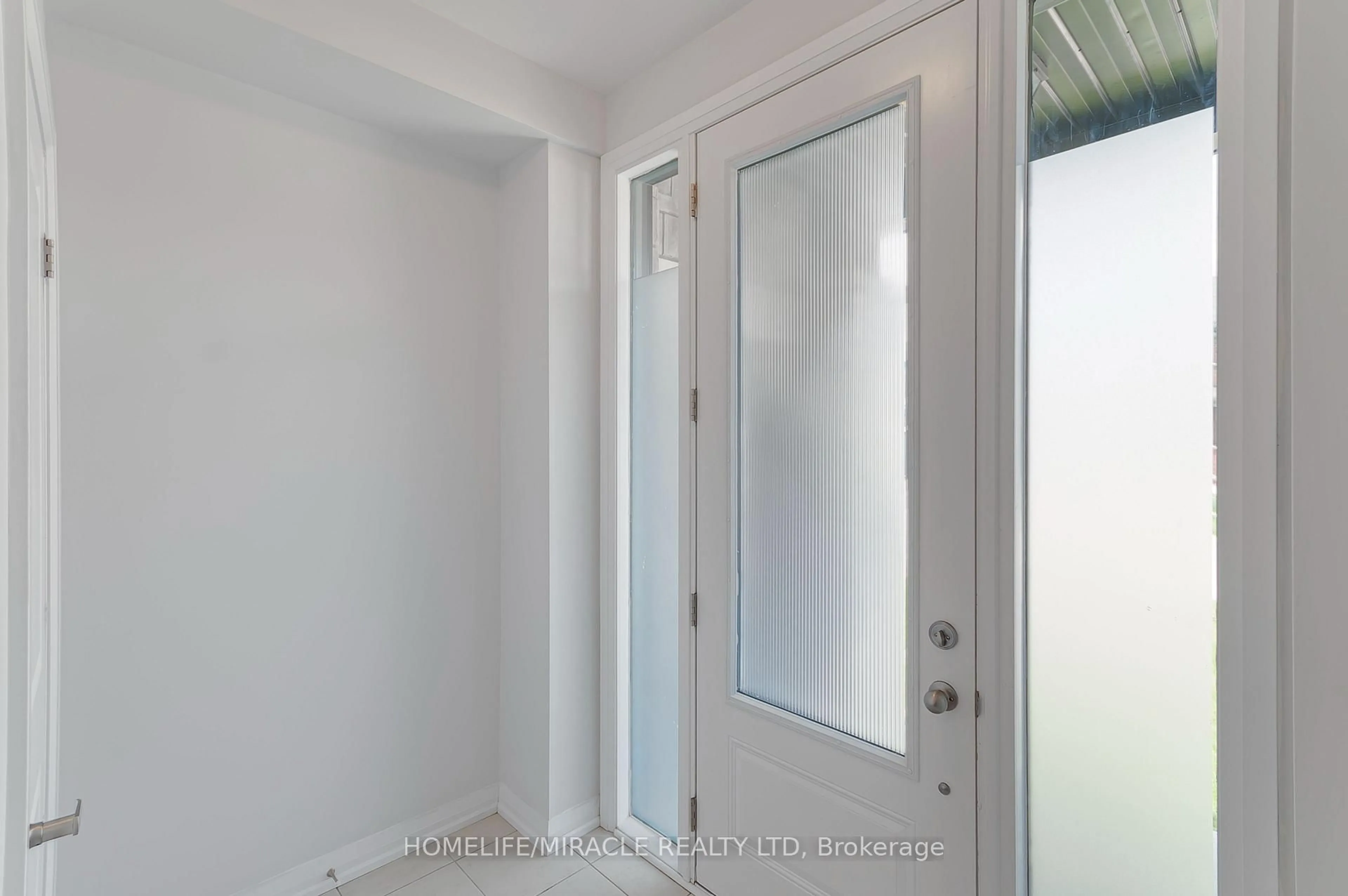 Indoor entryway for 20 Corley St, Kawartha Lakes Ontario L9V 6C2