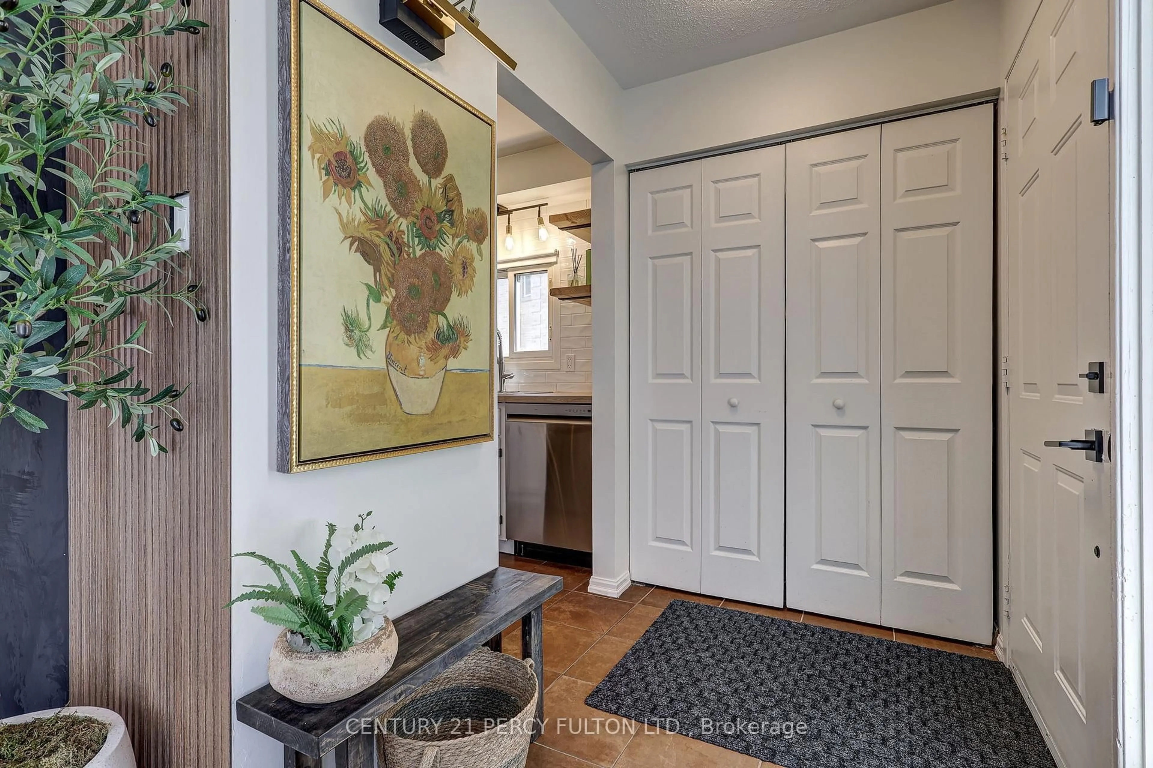 Indoor entryway for 132 Sundridge Cres, London South Ontario N5Z 4R7