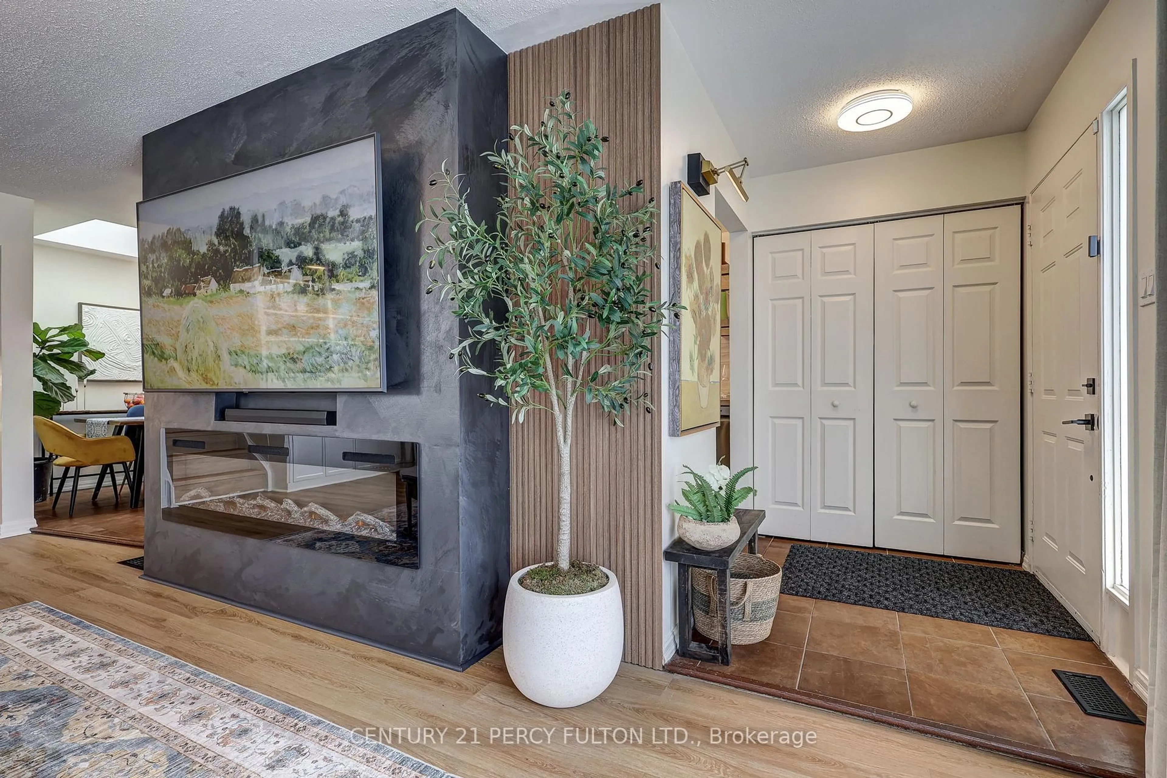 Indoor entryway for 132 Sundridge Cres, London South Ontario N5Z 4R7