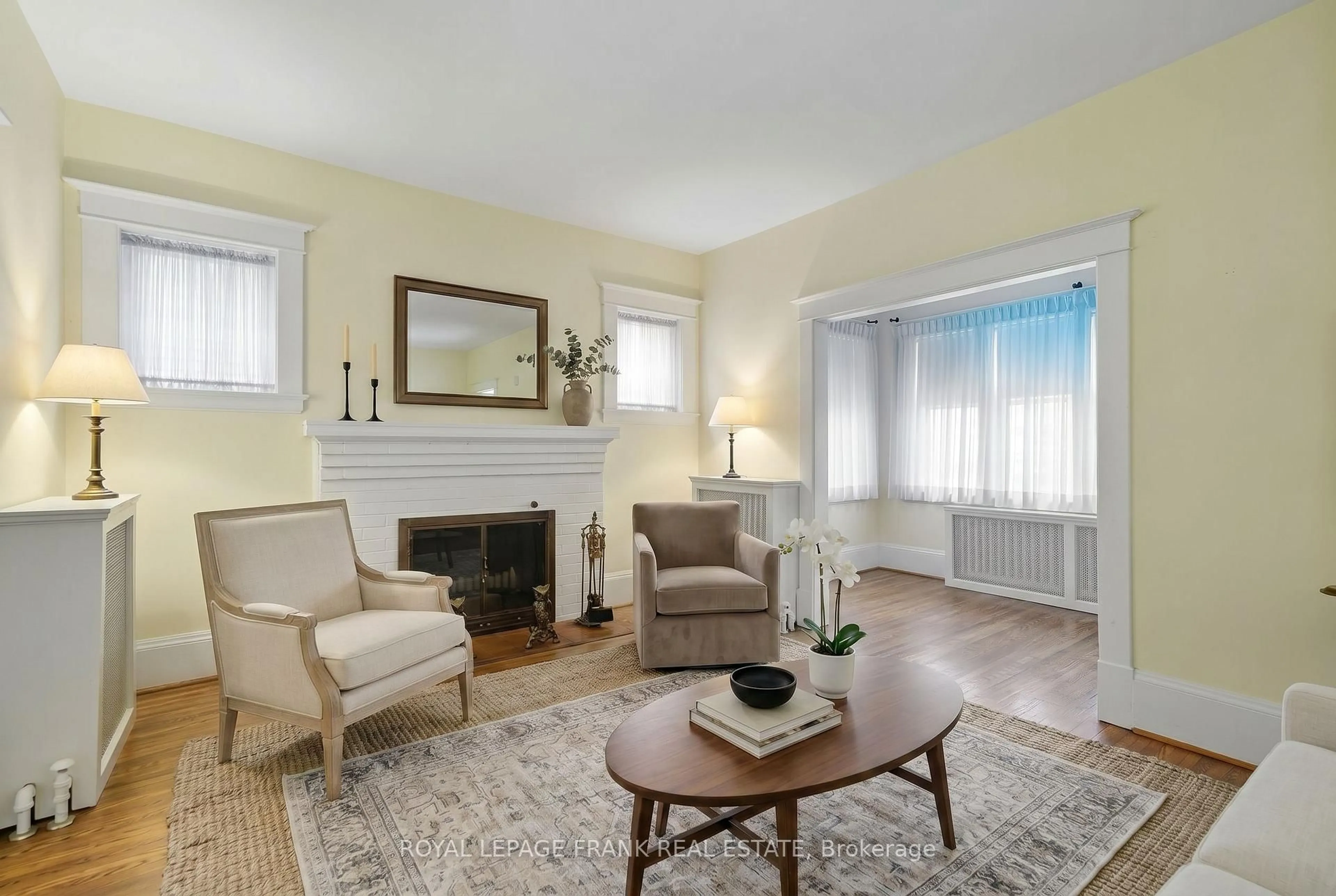 Living room with furniture, unknown for 76 Bond St, Kawartha Lakes Ontario K9V 3R4