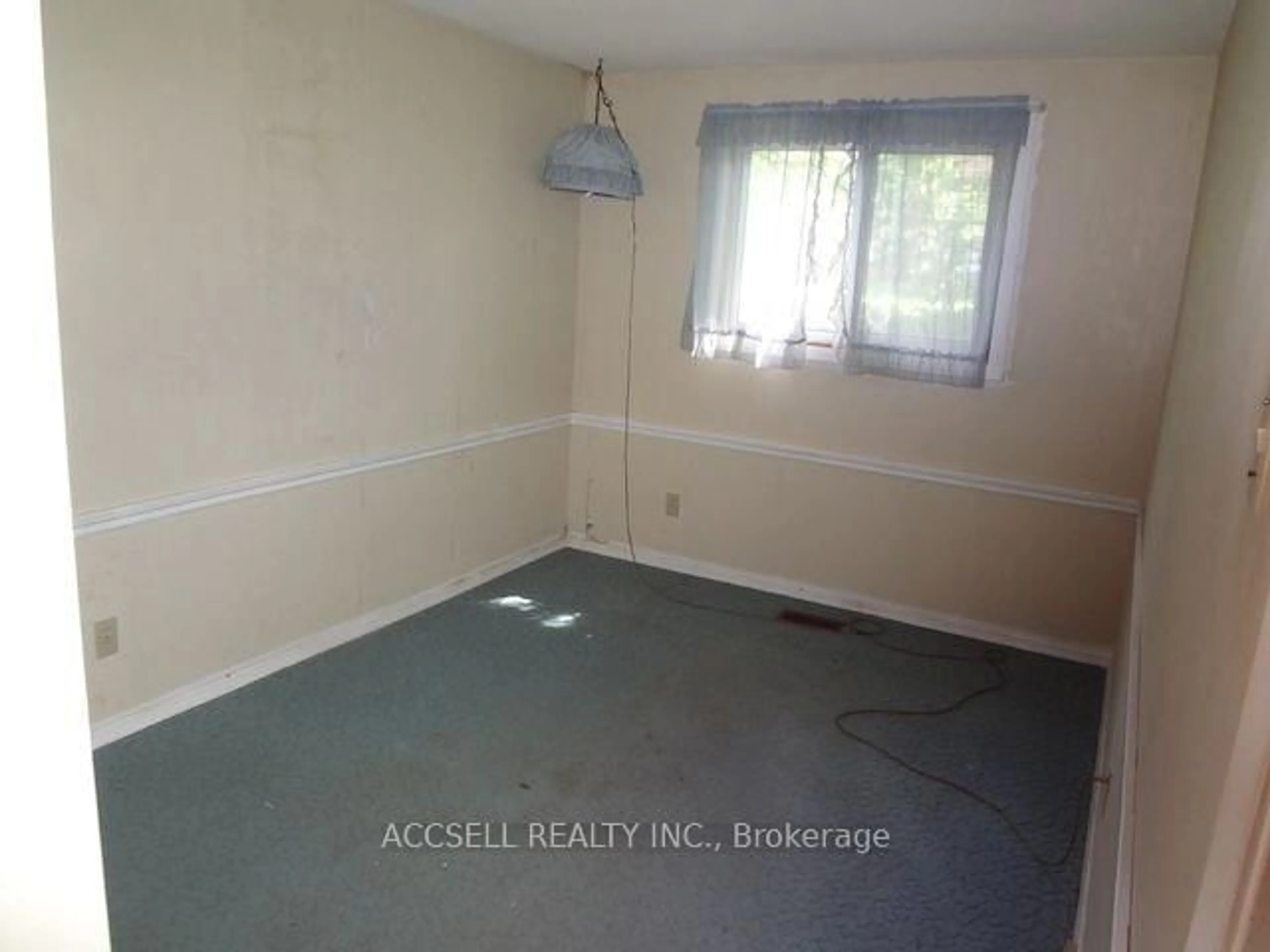A pic of a room for 28 Harcourt Cres, Kitchener Ontario N2P 1K9
