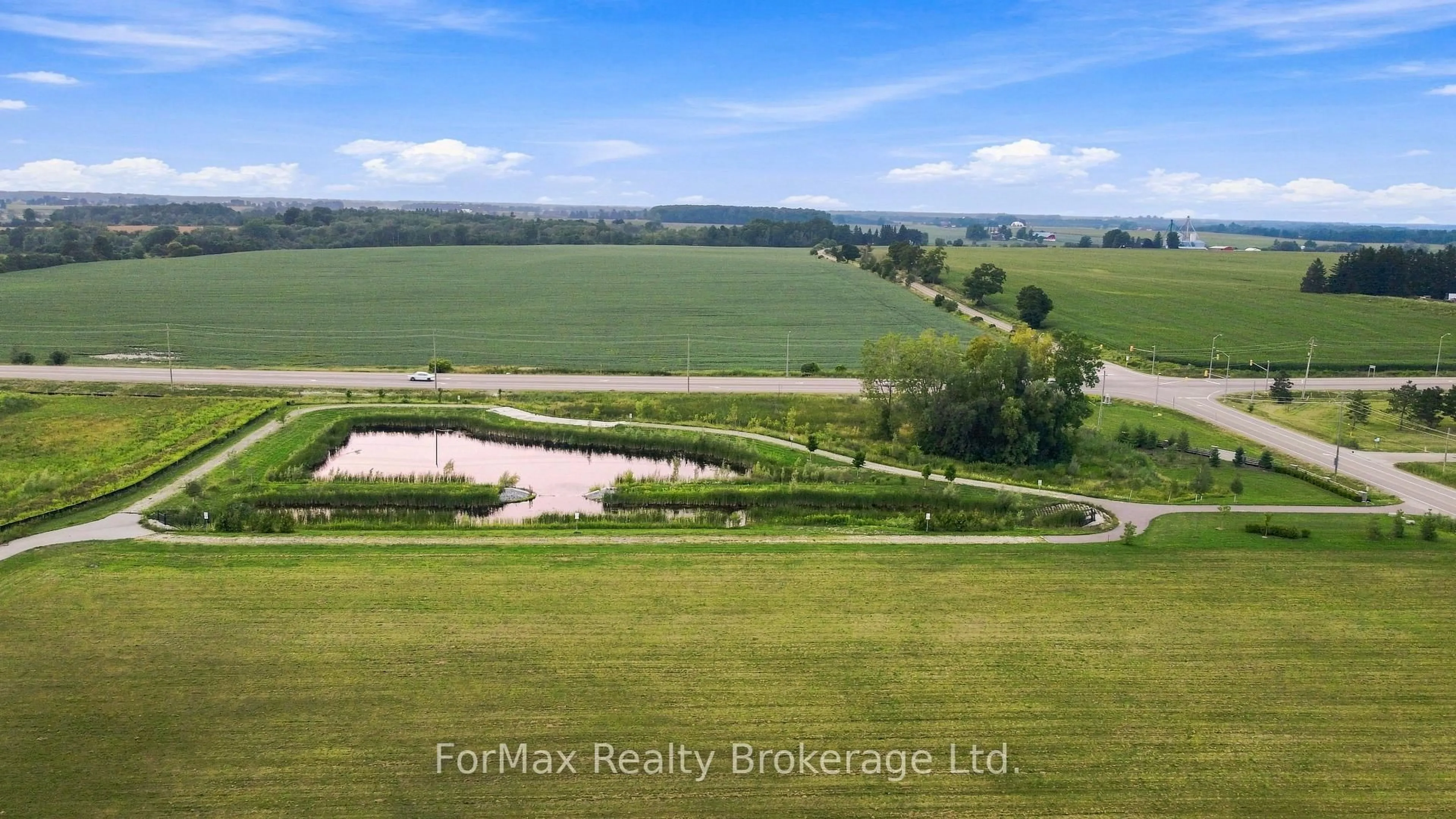 A pic from outside/outdoor area/front of a property/back of a property/a pic from drone, water/lake/river/ocean view for 55 Loxleigh Lane, Waterloo Ontario N0B 1M0