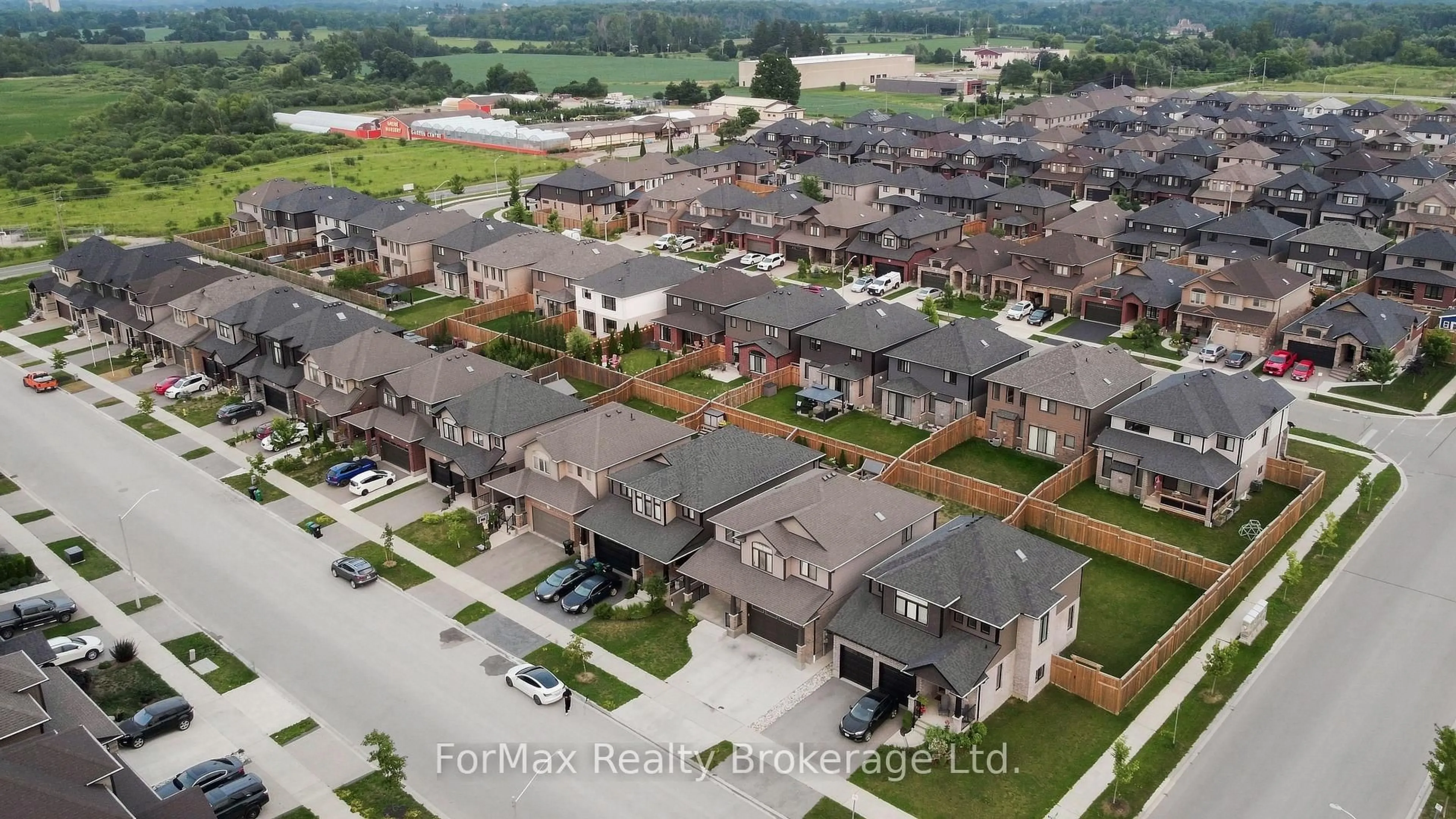 A pic from outside/outdoor area/front of a property/back of a property/a pic from drone, street for 55 Loxleigh Lane, Waterloo Ontario N0B 1M0