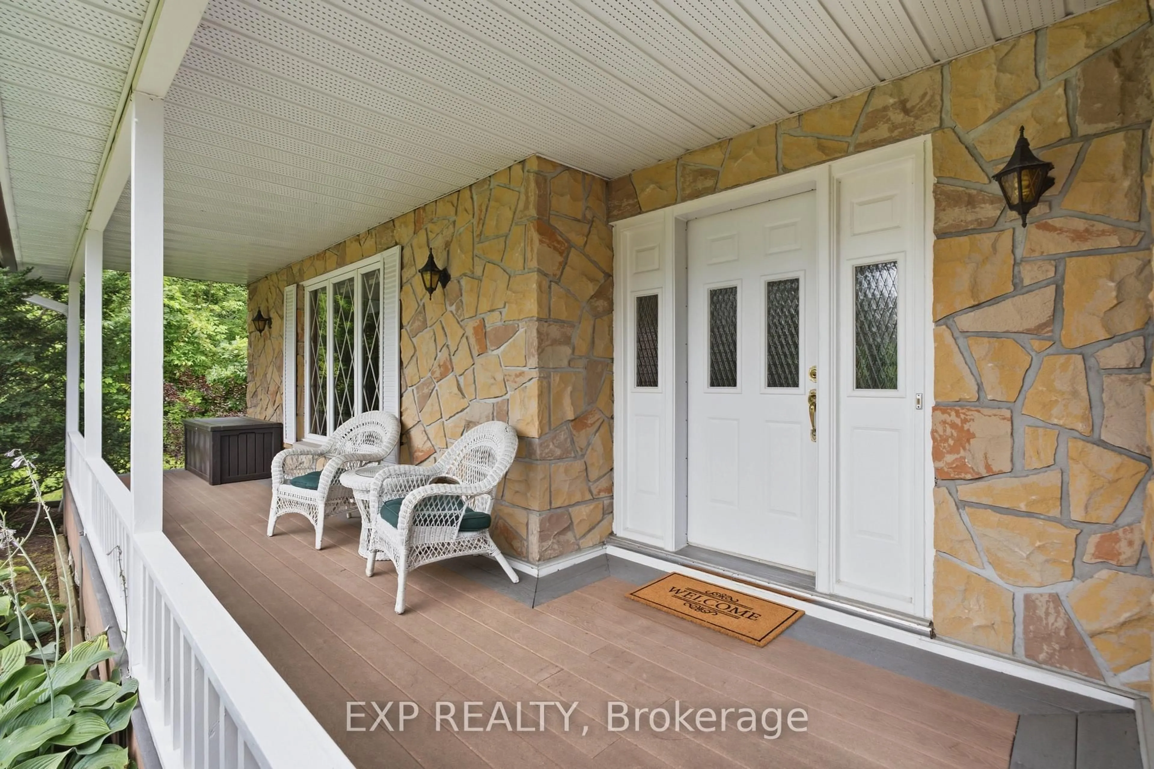 Indoor entryway for 960 Quigley Hill Rd, Ottawa Ontario K4C 1H1