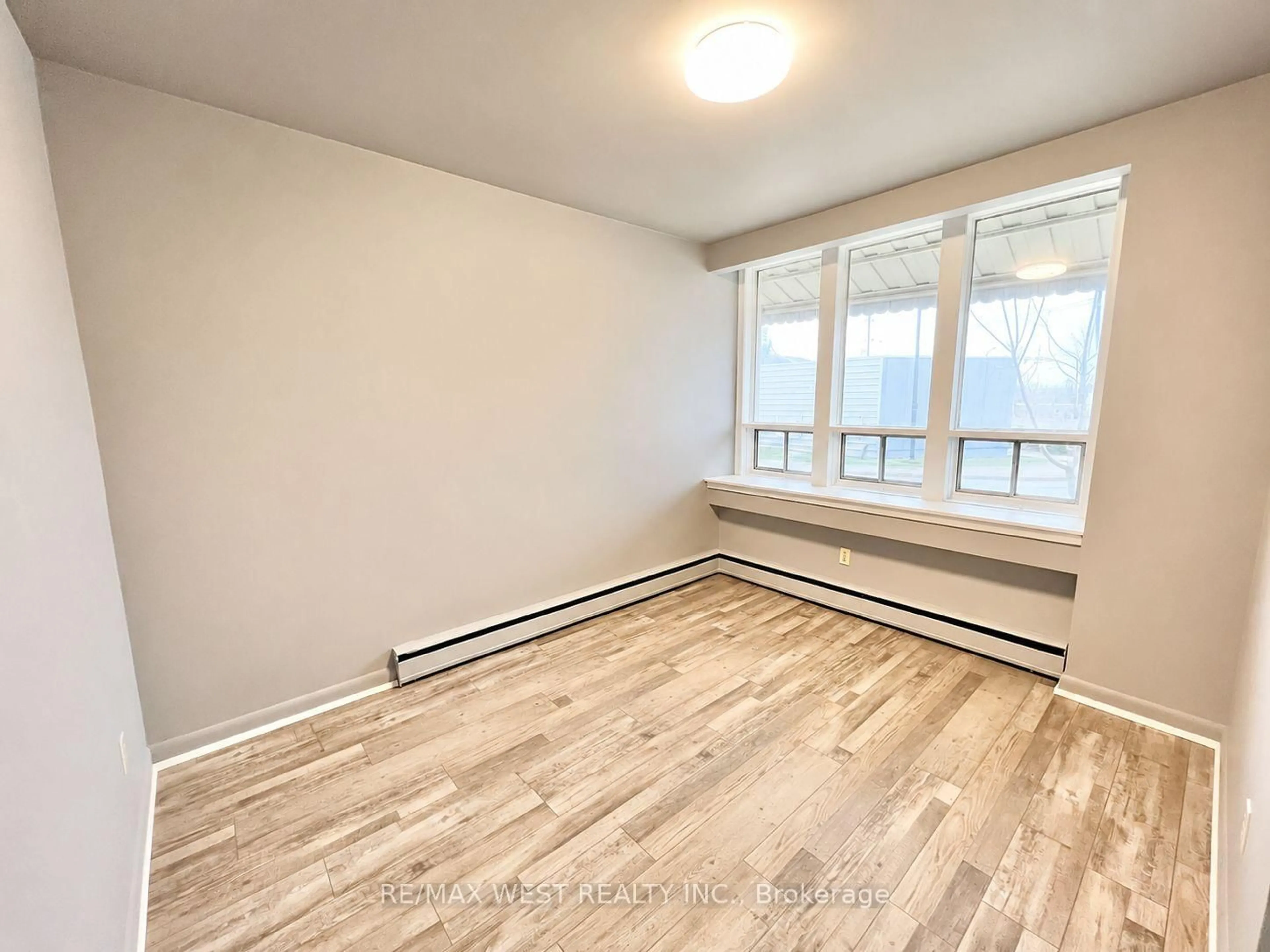 A pic of a room for 55 John St, Thorold Ontario L2V 2S7