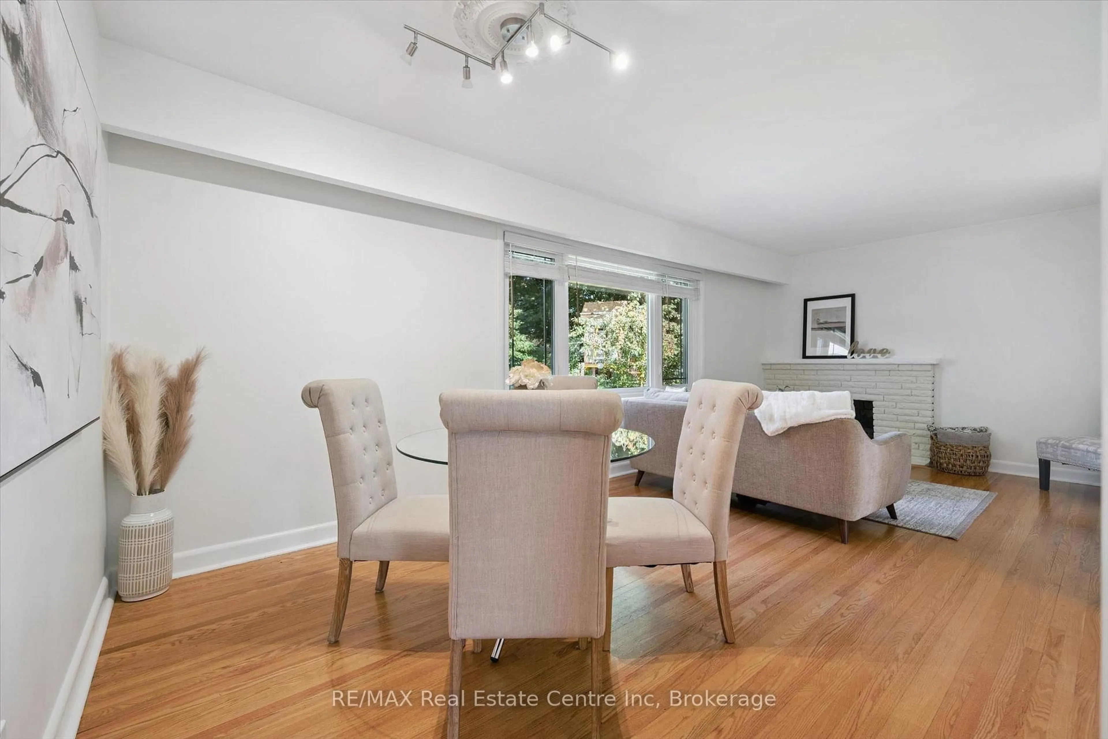 Dining room, unknown for 9 Hamel Ave, Guelph Ontario N1H 5L9