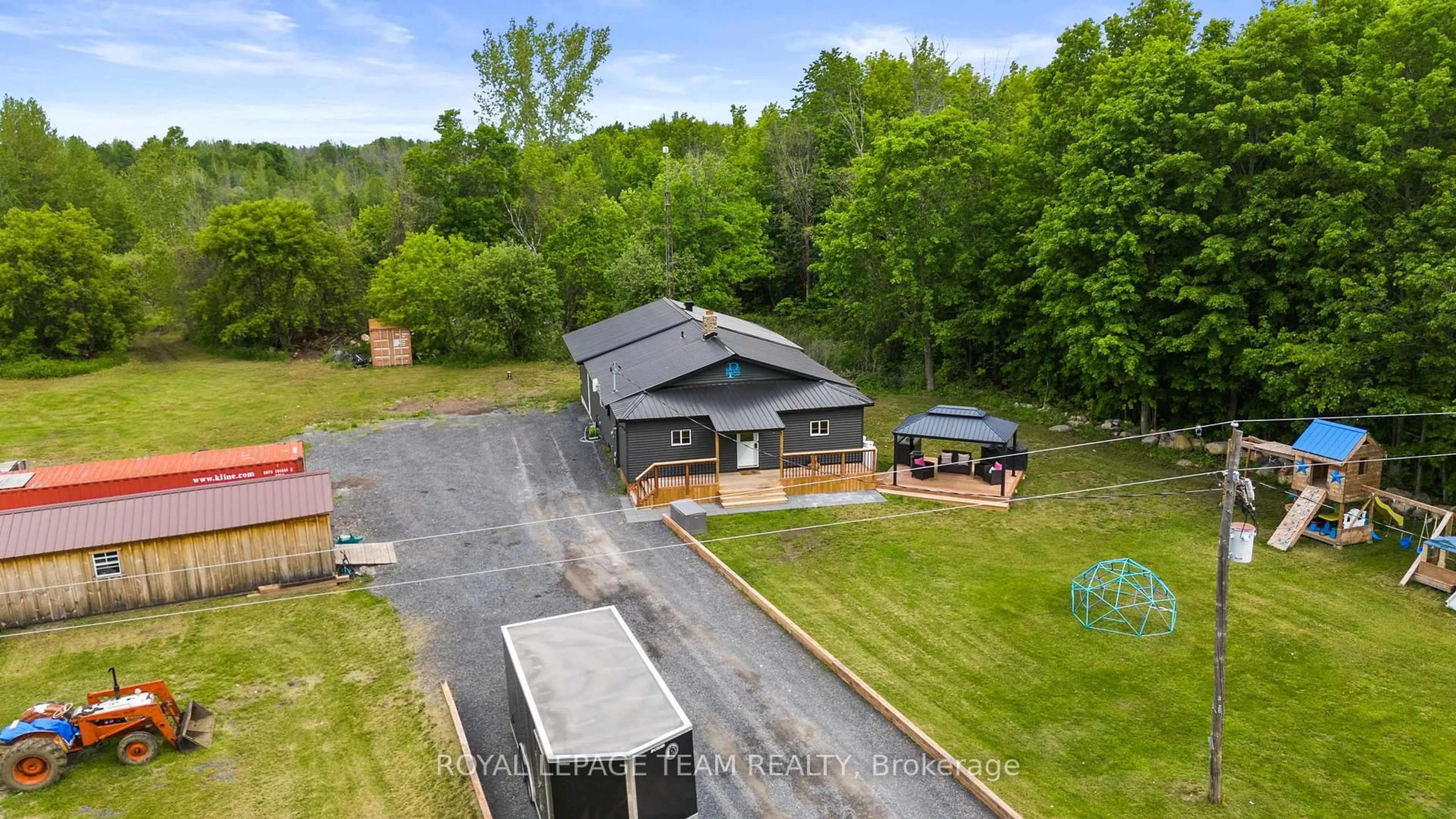A pic from outside/outdoor area/front of a property/back of a property/a pic from drone, unknown for 16509 Cedarvale Rd, North Stormont Ontario K0C 1Y0
