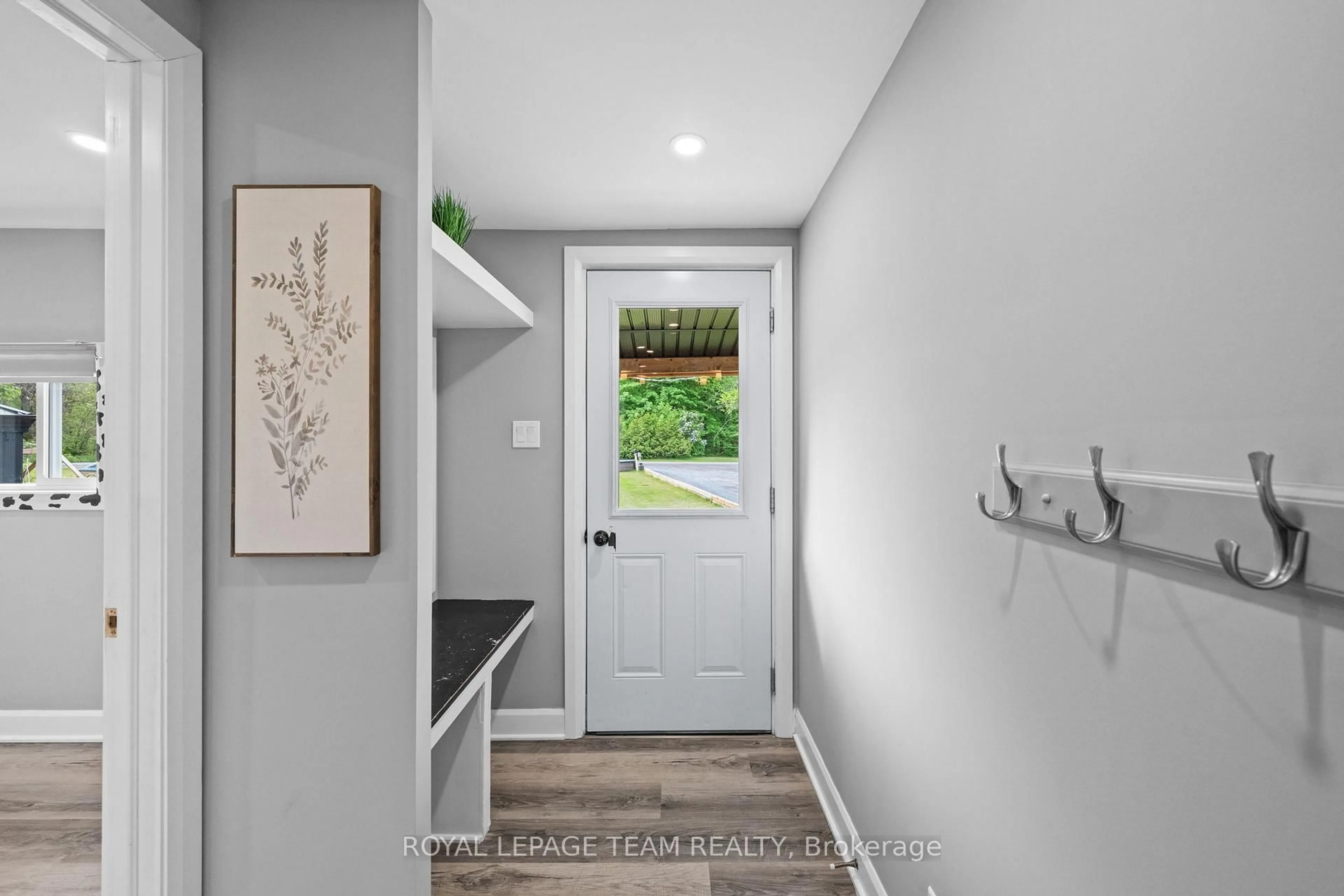 Indoor entryway for 16509 Cedarvale Rd, North Stormont Ontario K0C 1Y0