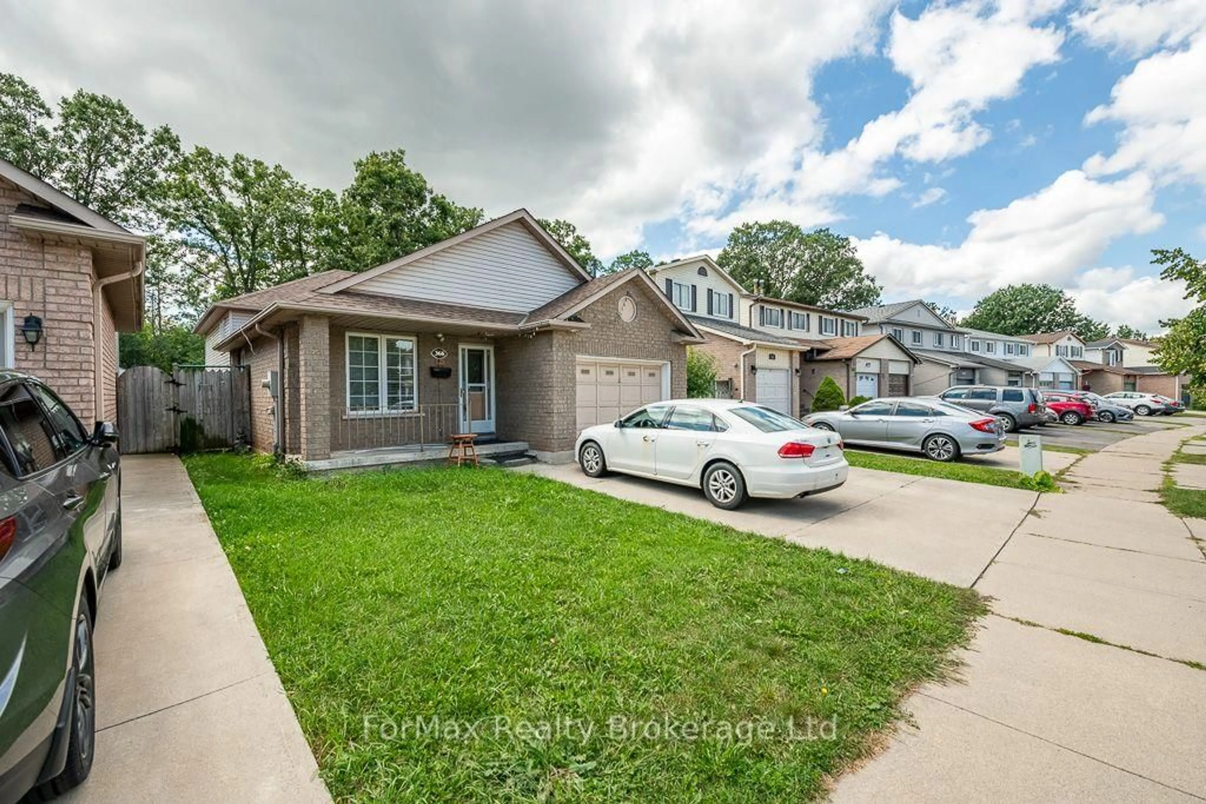 A pic from outside/outdoor area/front of a property/back of a property/a pic from drone, street for 366 Macintosh Dr, Hamilton Ontario L8E 4E2