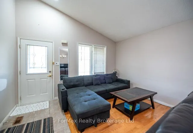 366 Macintosh Dr, Hamilton 5