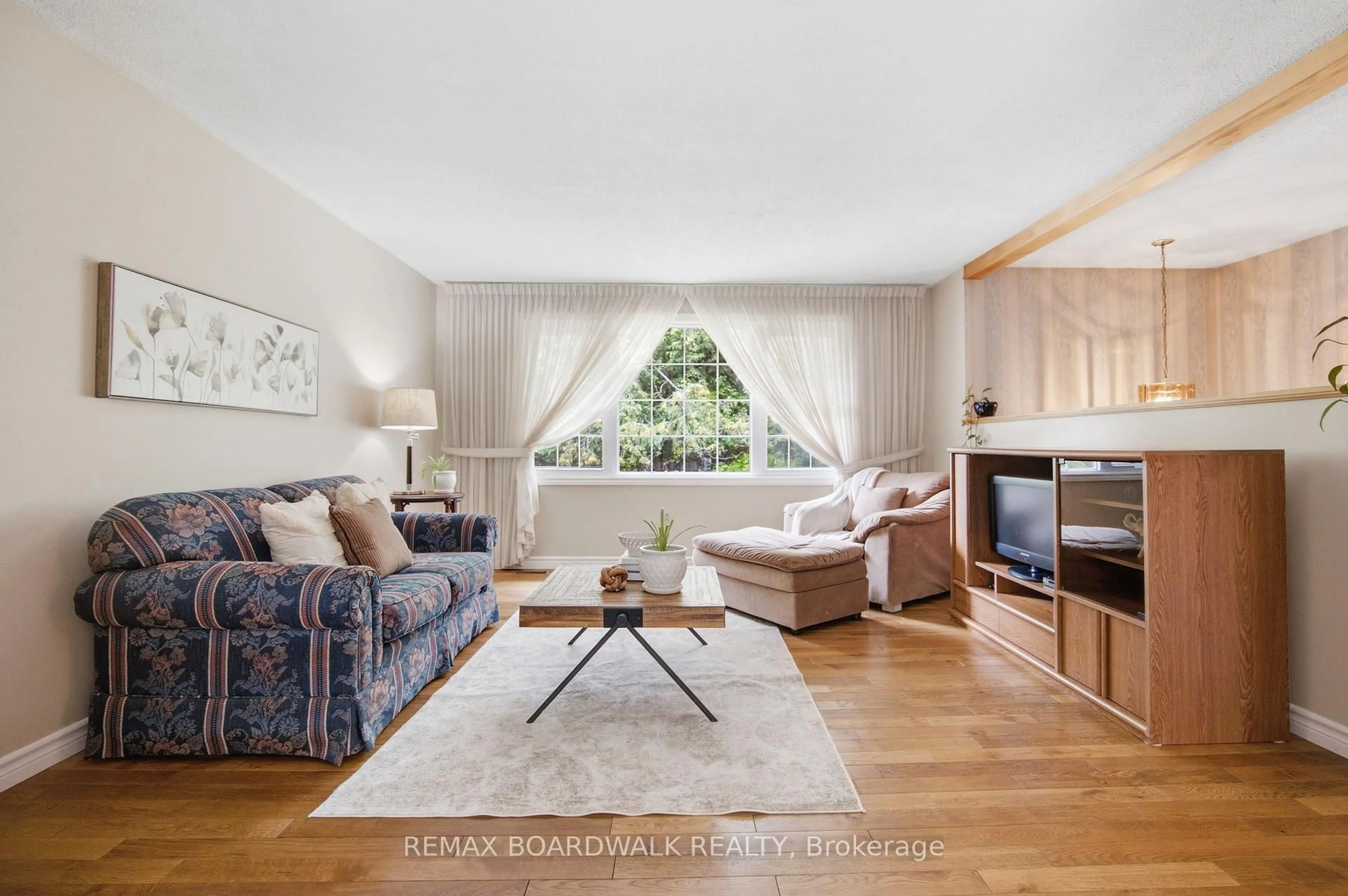 Living room with furniture, wood/laminate floor for 3187 Mcdonald's Corner Rd, Lanark Ontario K0G 1K0