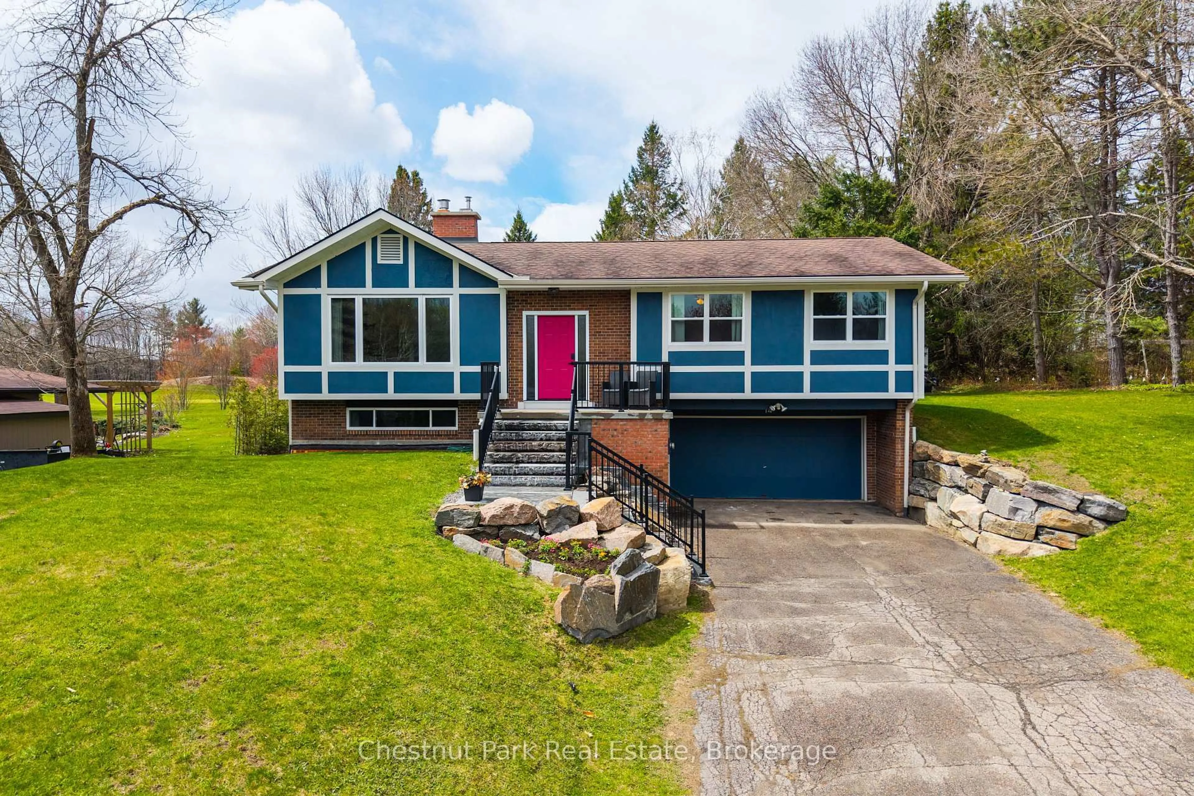 Home with vinyl exterior material, street for 14 Curling Rd, Bracebridge Ontario P1L 1M6