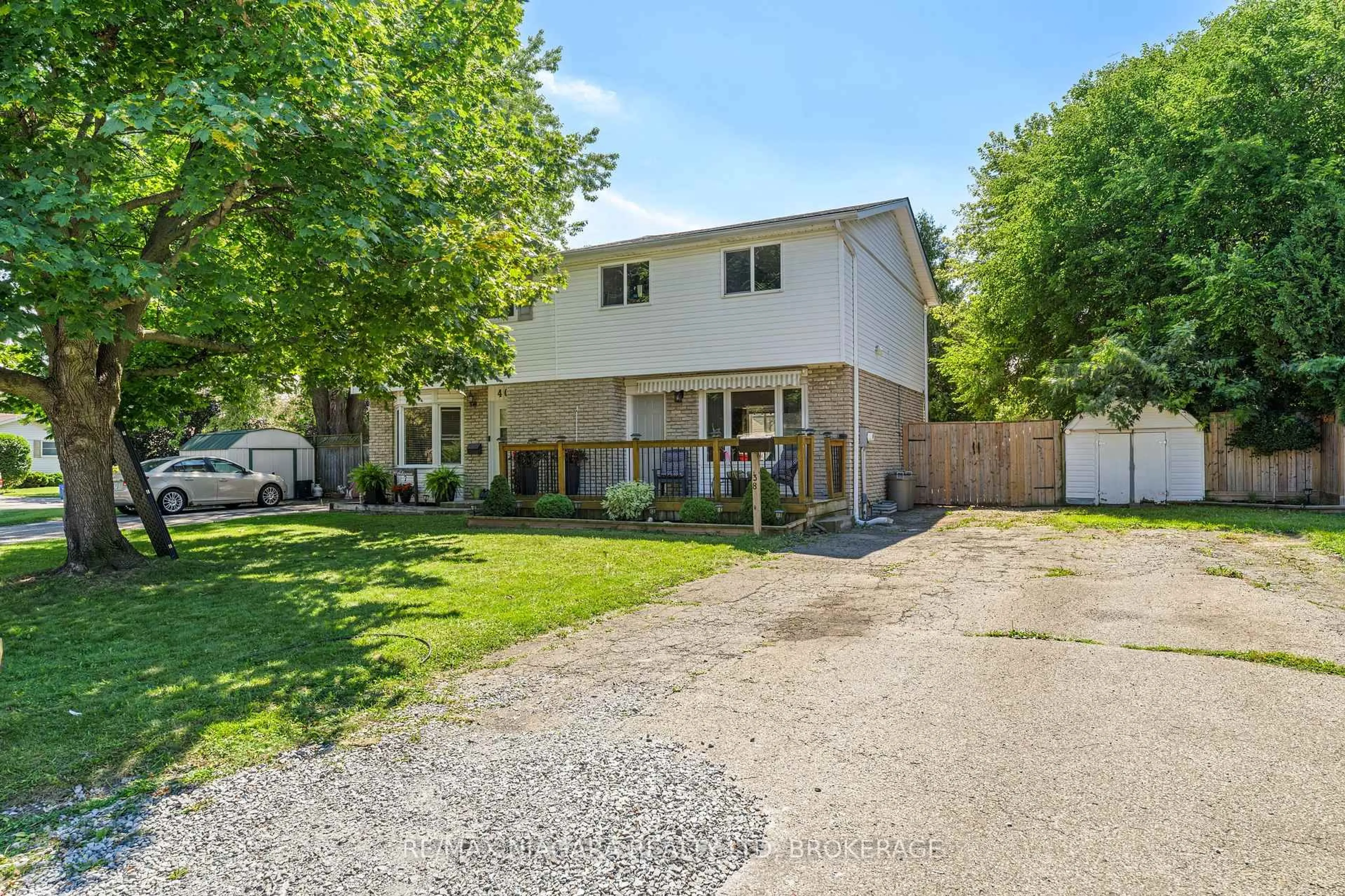 A pic from outside/outdoor area/front of a property/back of a property/a pic from drone, street for 38 Mccordick Dr, St. Catharines Ontario L2N 6S3