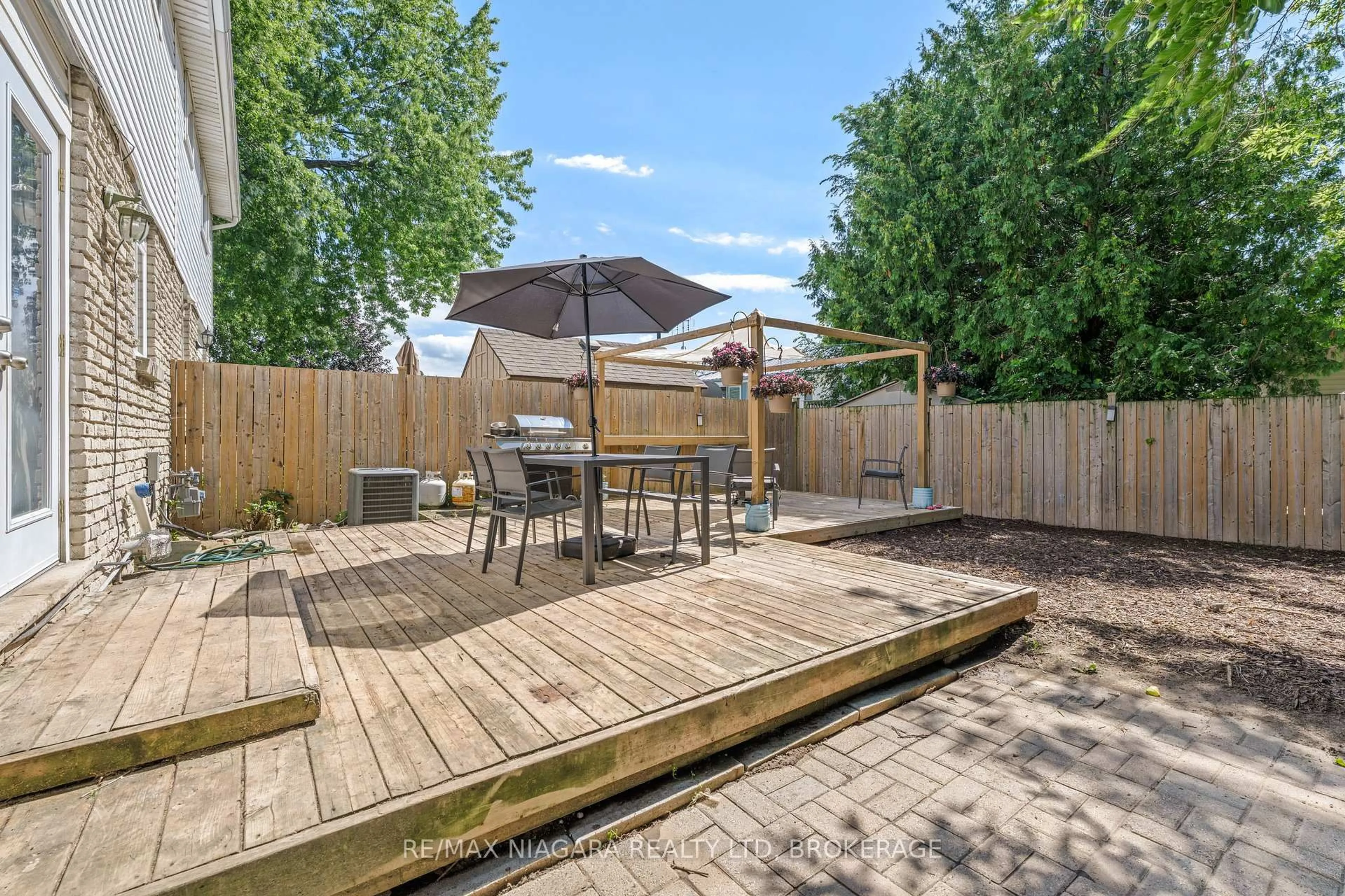 Patio, street for 38 Mccordick Dr, St. Catharines Ontario L2N 6S3