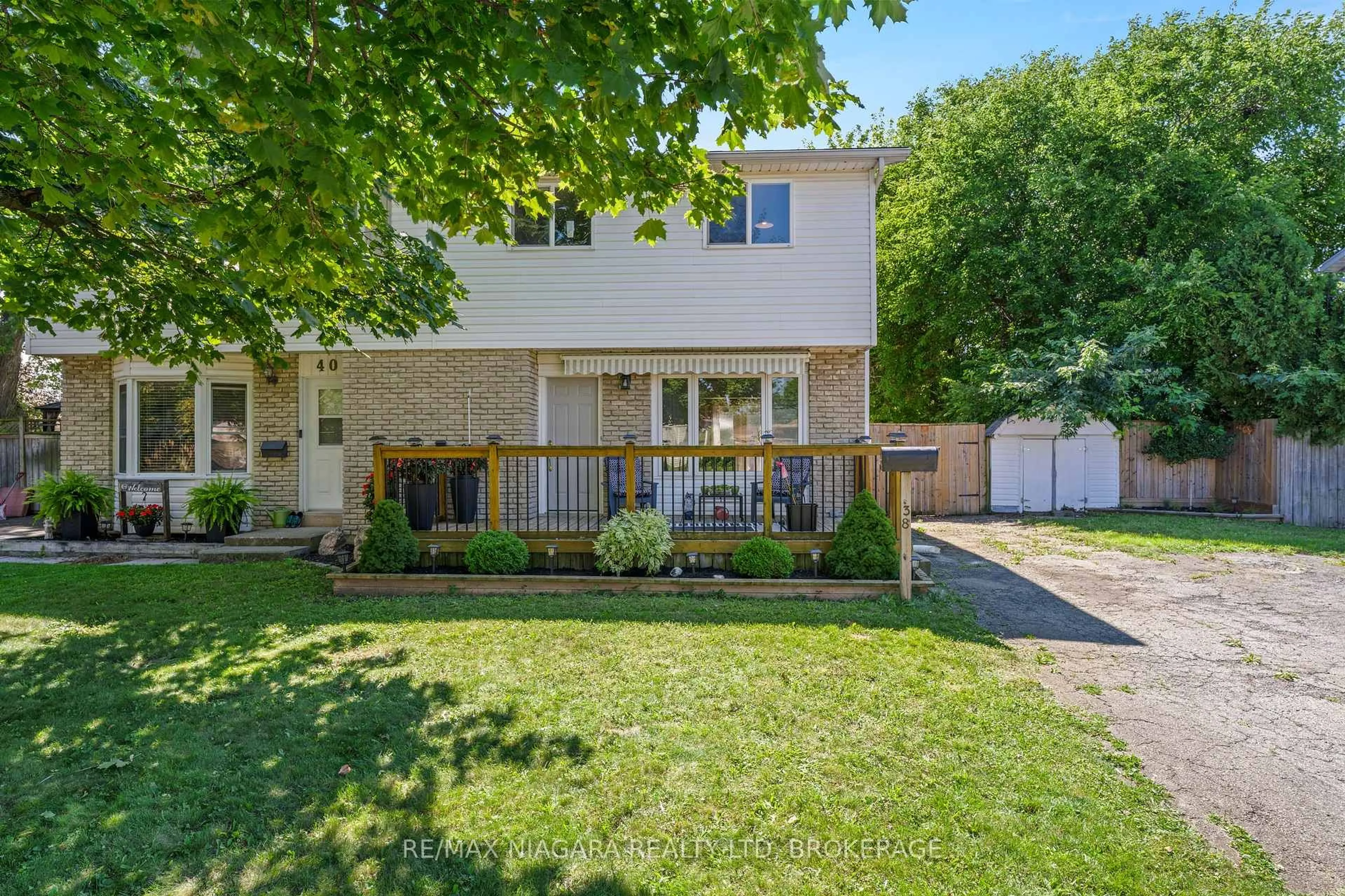 A pic from outside/outdoor area/front of a property/back of a property/a pic from drone, street for 38 Mccordick Dr, St. Catharines Ontario L2N 6S3