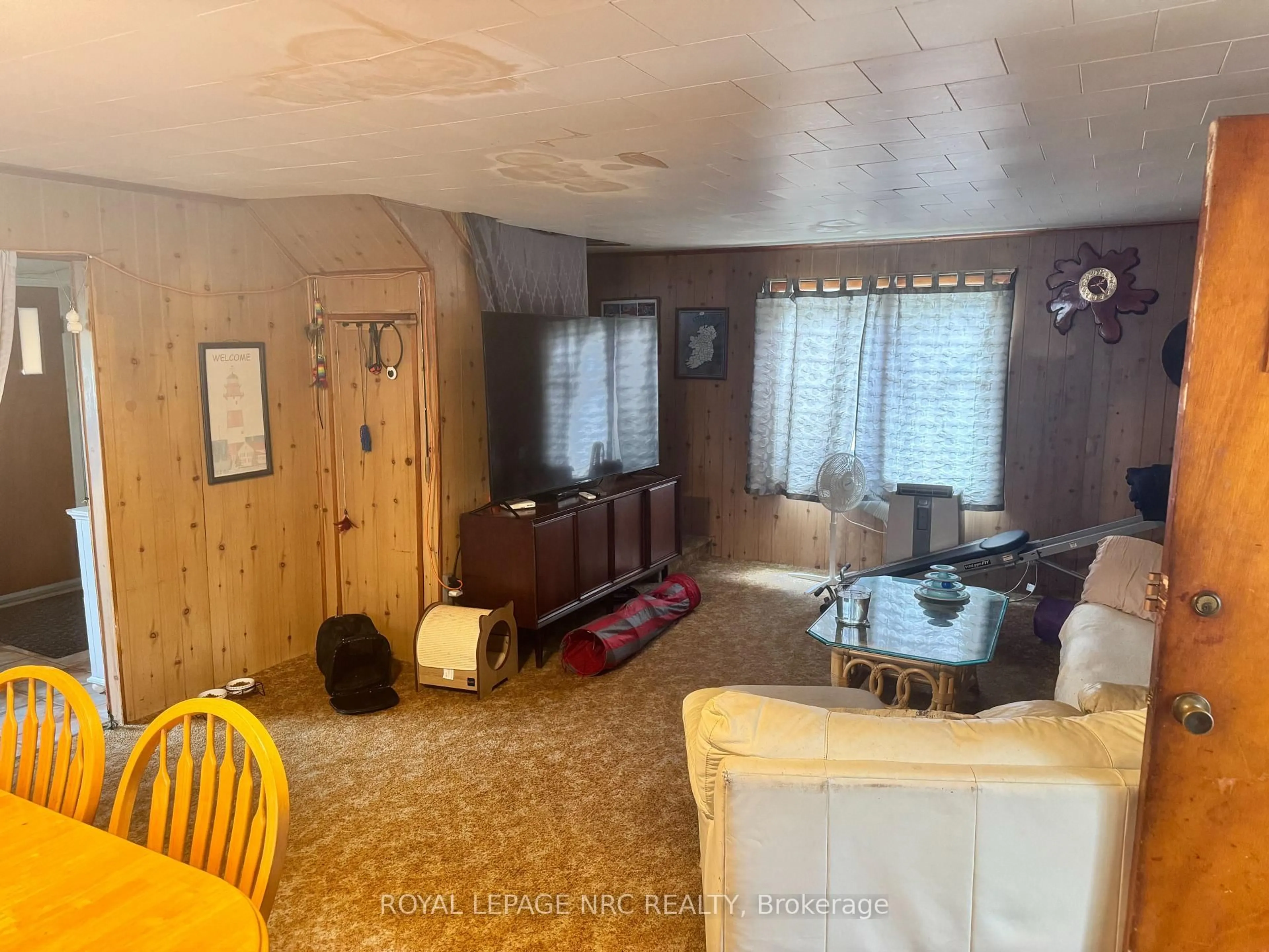 A pic of a room for 3752 Crystal Beach Dr, Fort Erie Ontario L0S 1B0