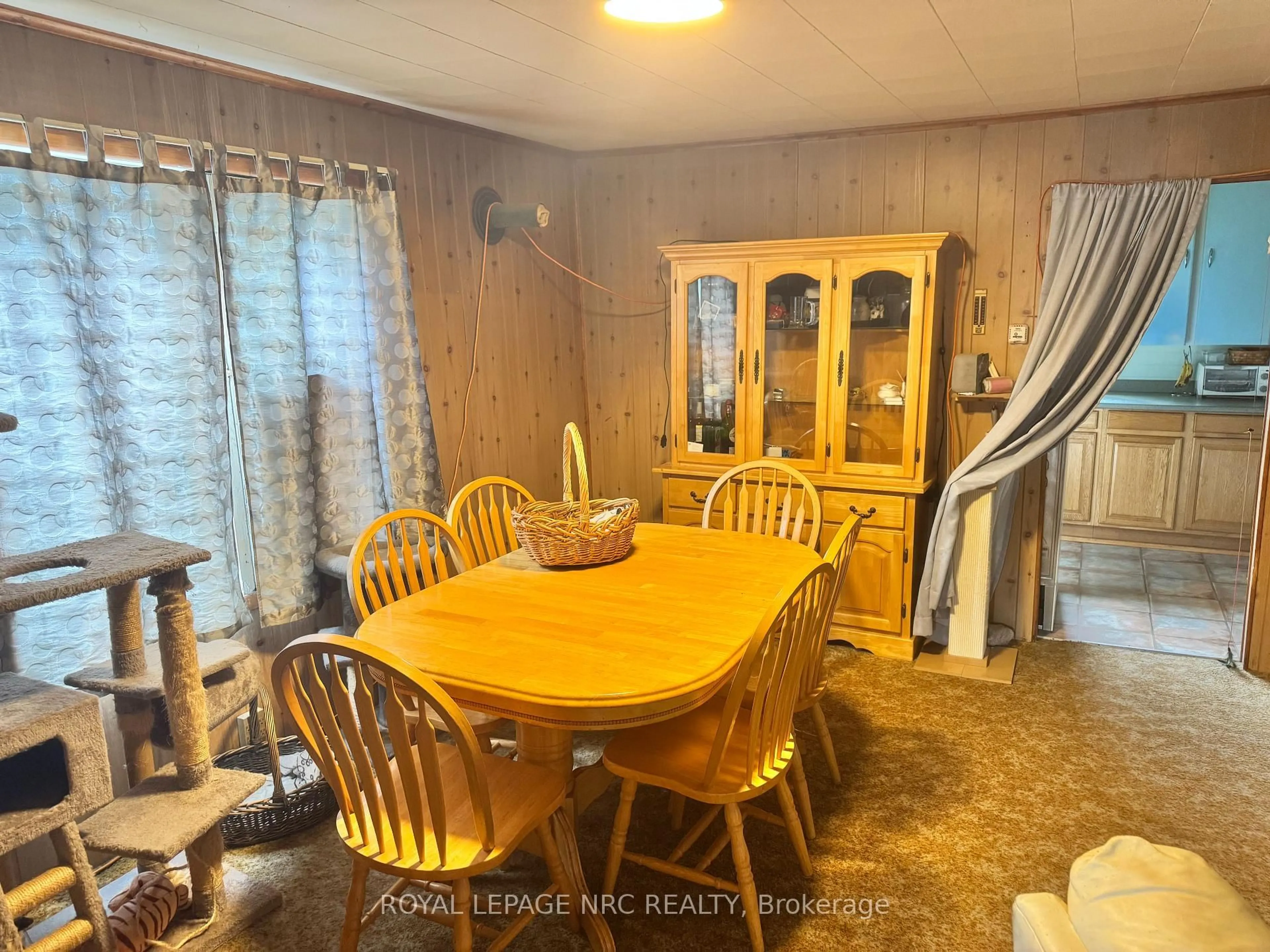 Dining room, wood/laminate floor for 3752 Crystal Beach Dr, Fort Erie Ontario L0S 1B0
