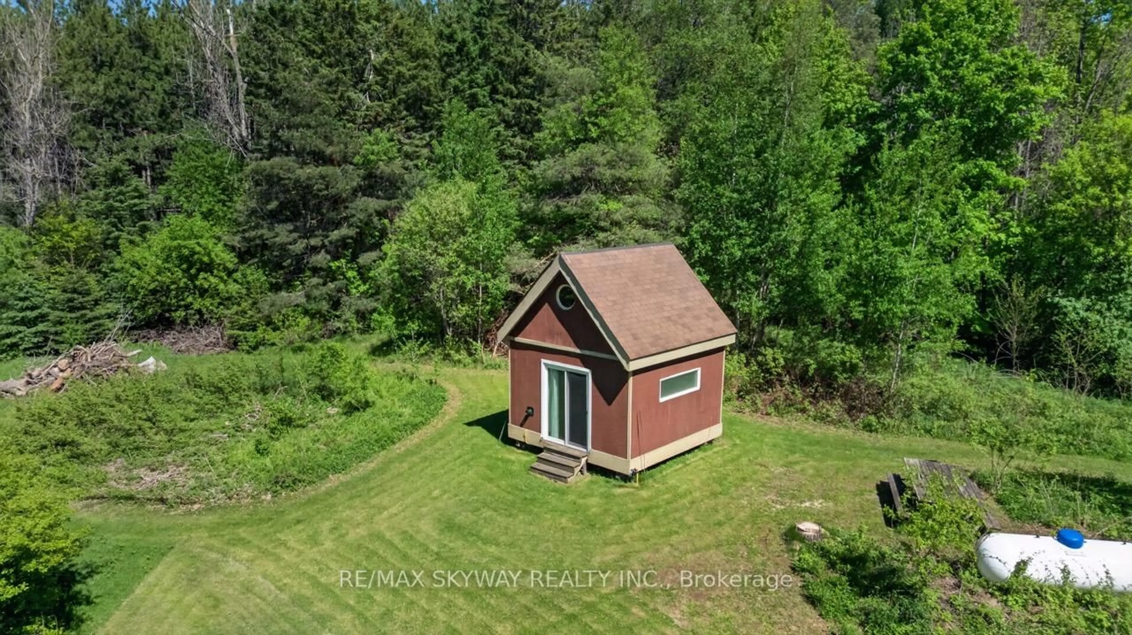A pic from outside/outdoor area/front of a property/back of a property/a pic from drone, unknown for 487151 30 Side Rd, Mono Ontario L9V 1G9