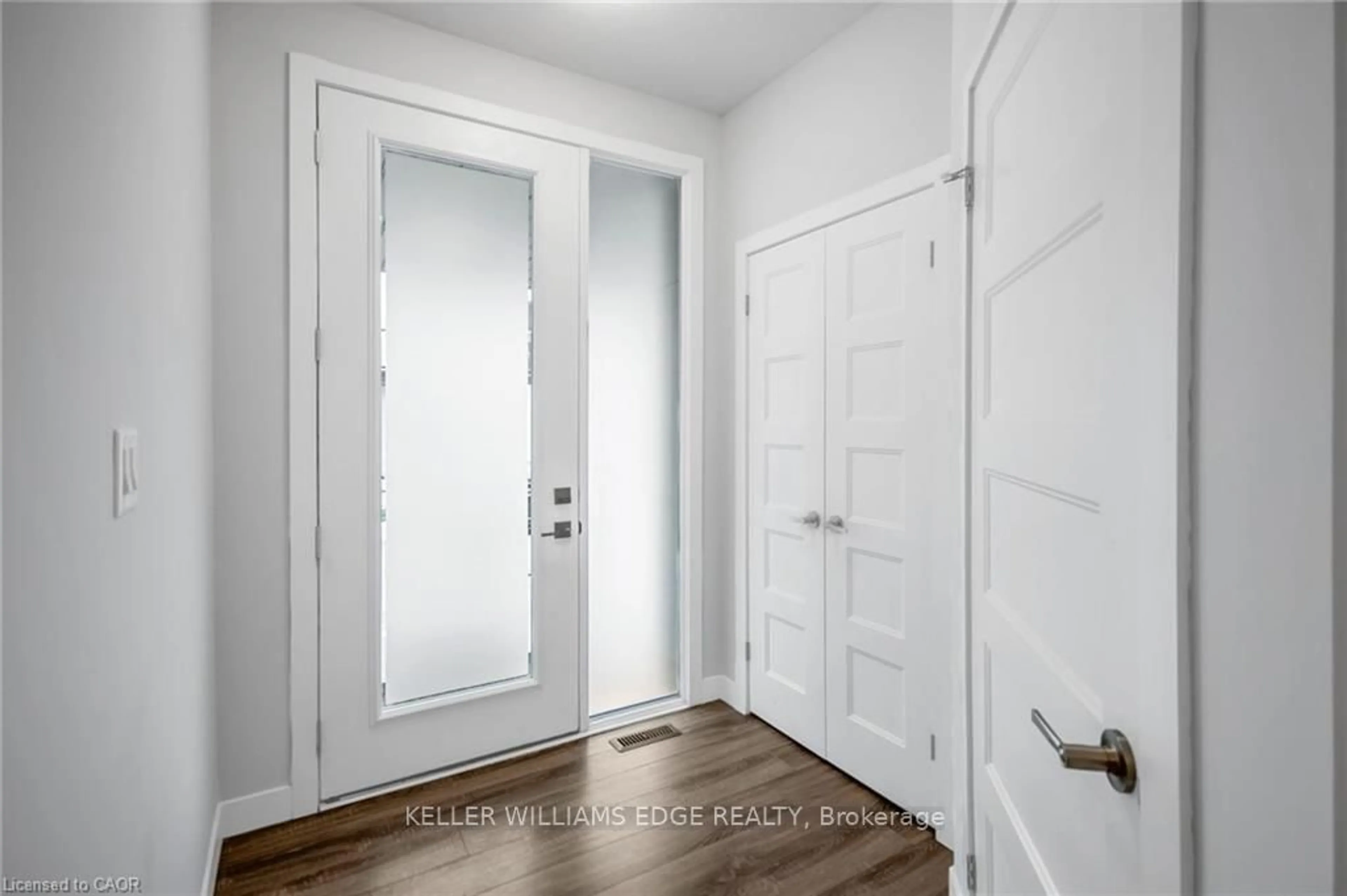 Indoor entryway for 961 Battery Park, London North Ontario N6H 0J7