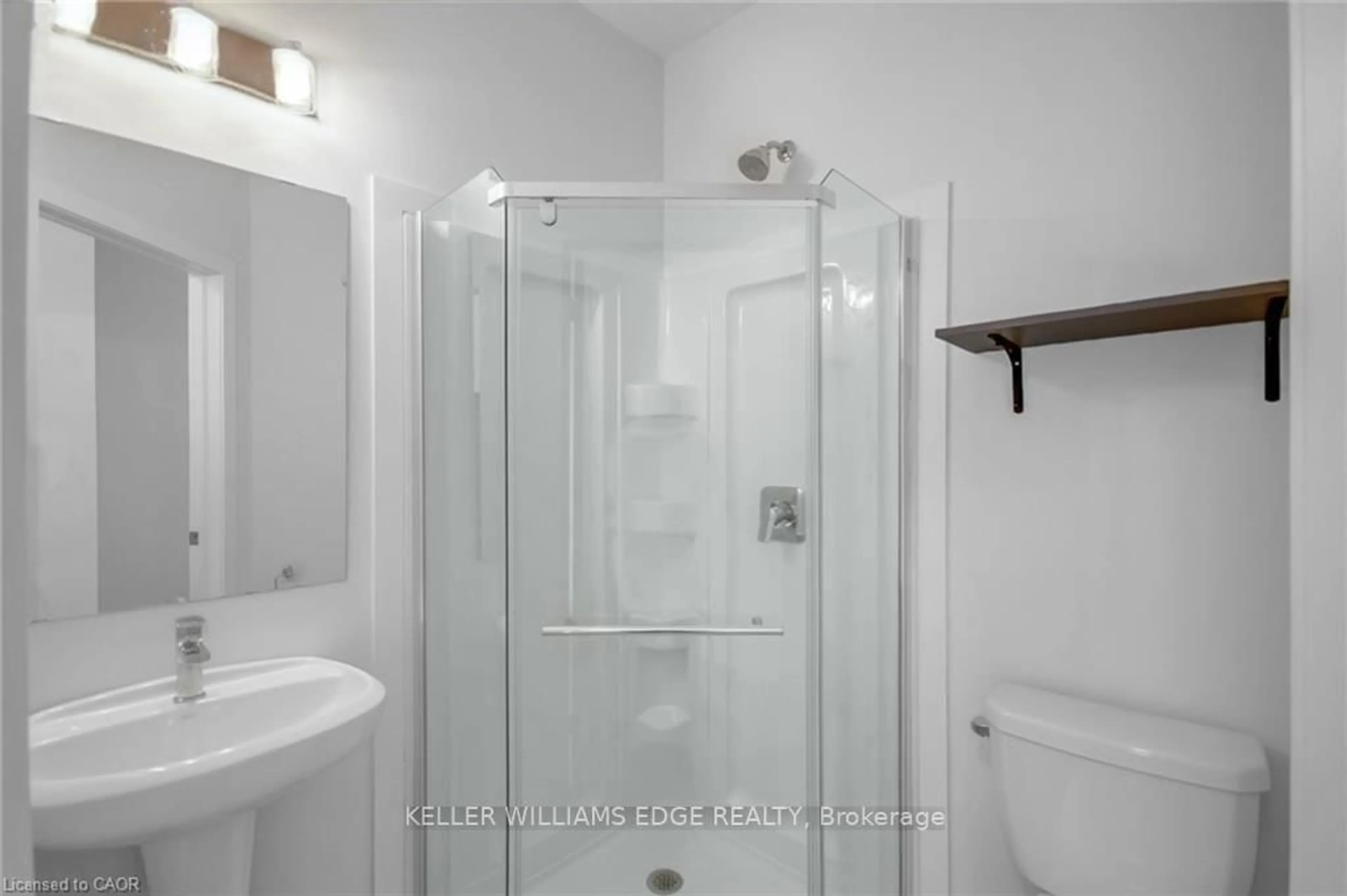 Standard bathroom, ceramic/tile floor for 961 Battery Park, London North Ontario N6H 0J7