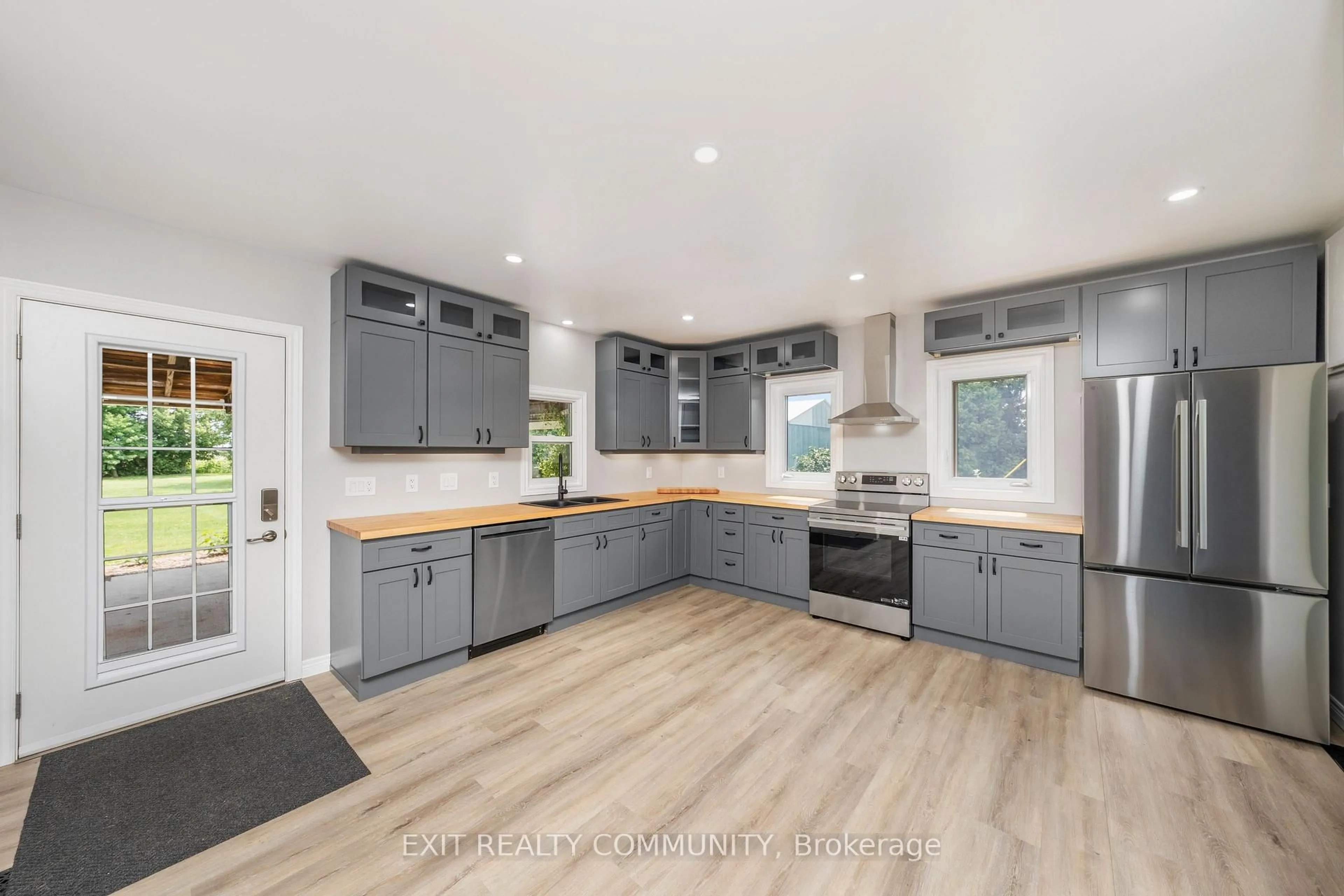 Open concept kitchen, unknown for 6594 James St, Brooke-Alvinston Ontario N0N 1K0