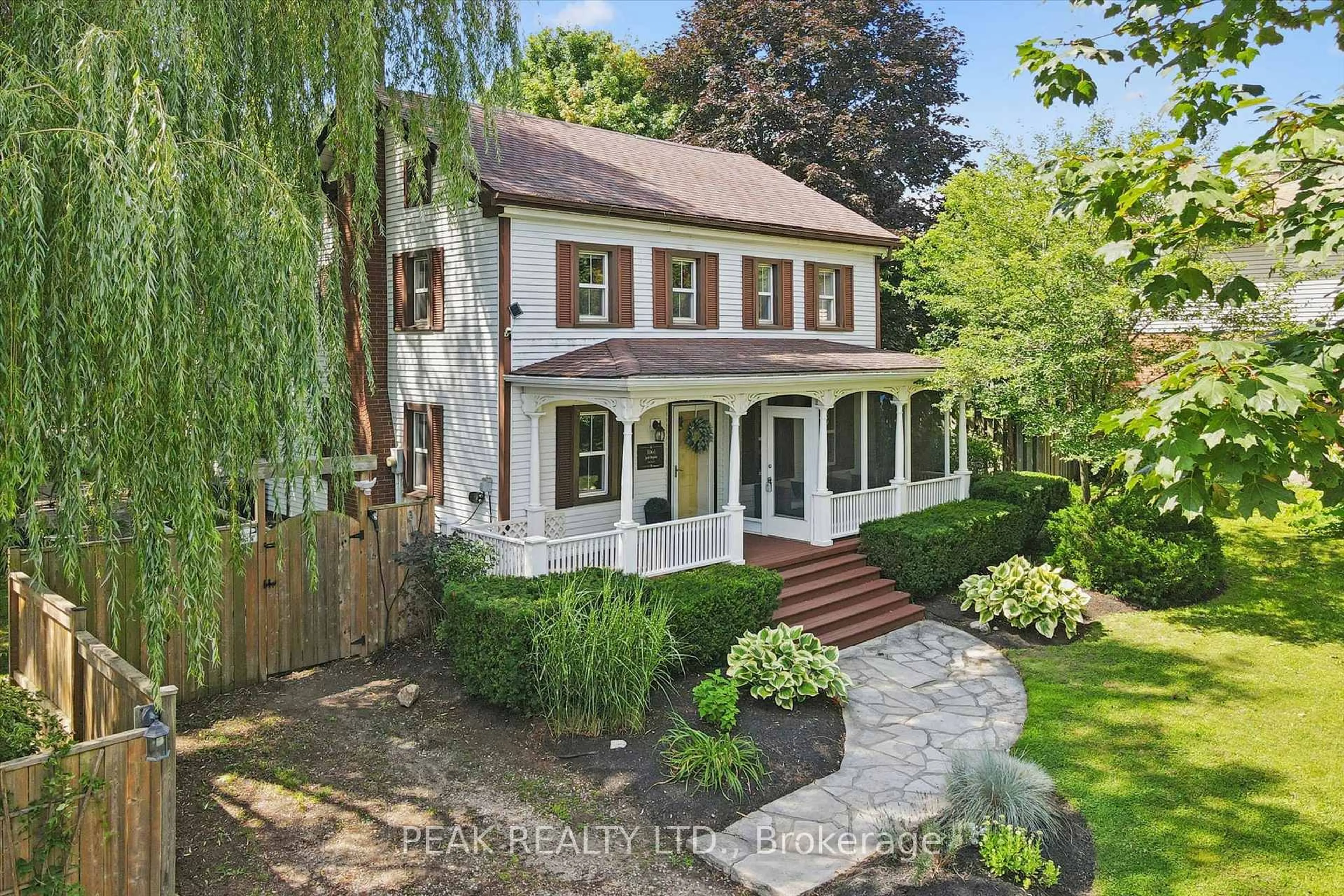 A pic from outside/outdoor area/front of a property/back of a property/a pic from drone, street for 318 Guelph Ave, Cambridge Ontario N3C 2V3