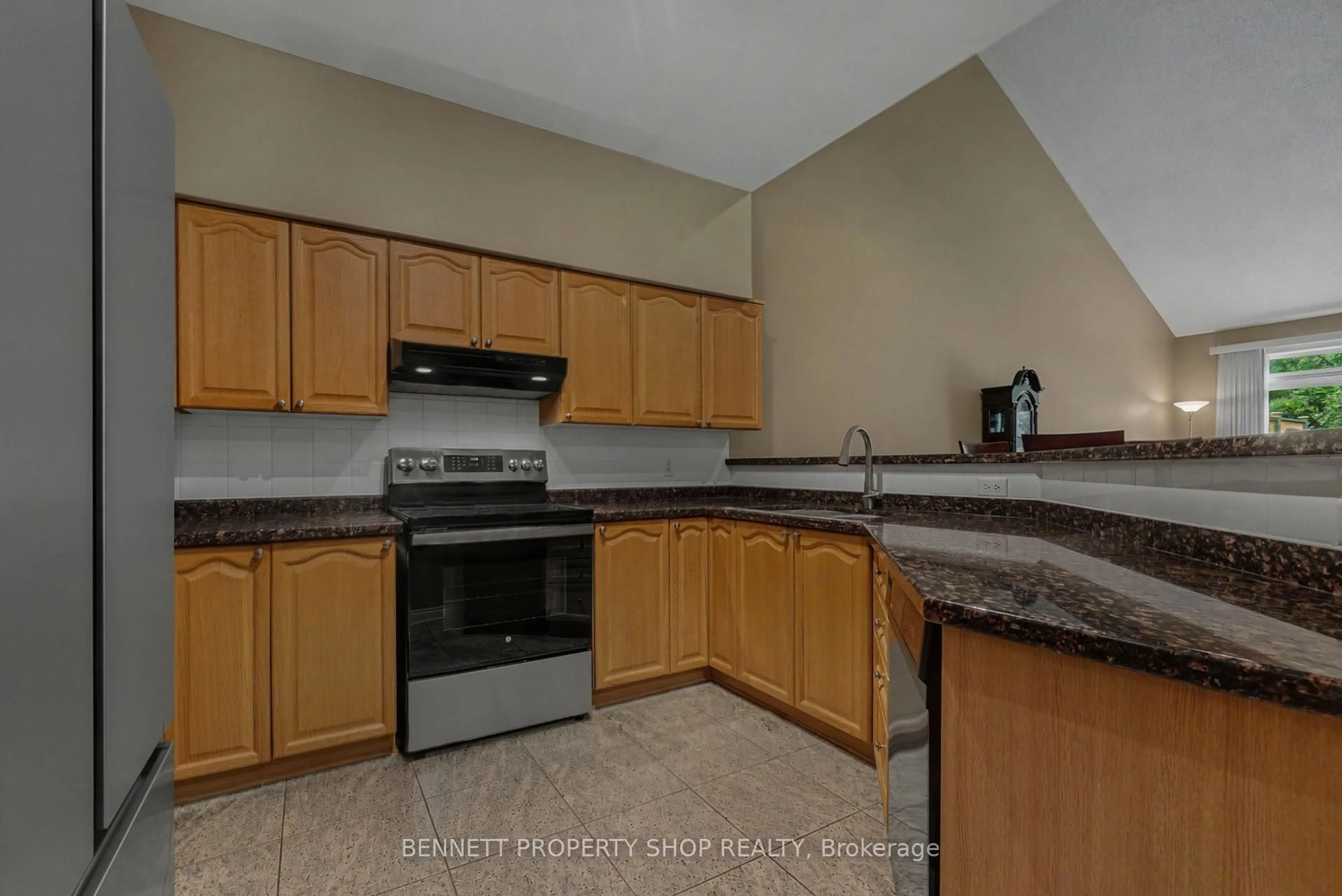 Standard kitchen, unknown for 39 Foulis Cres, Ottawa Ontario K2L 4H2
