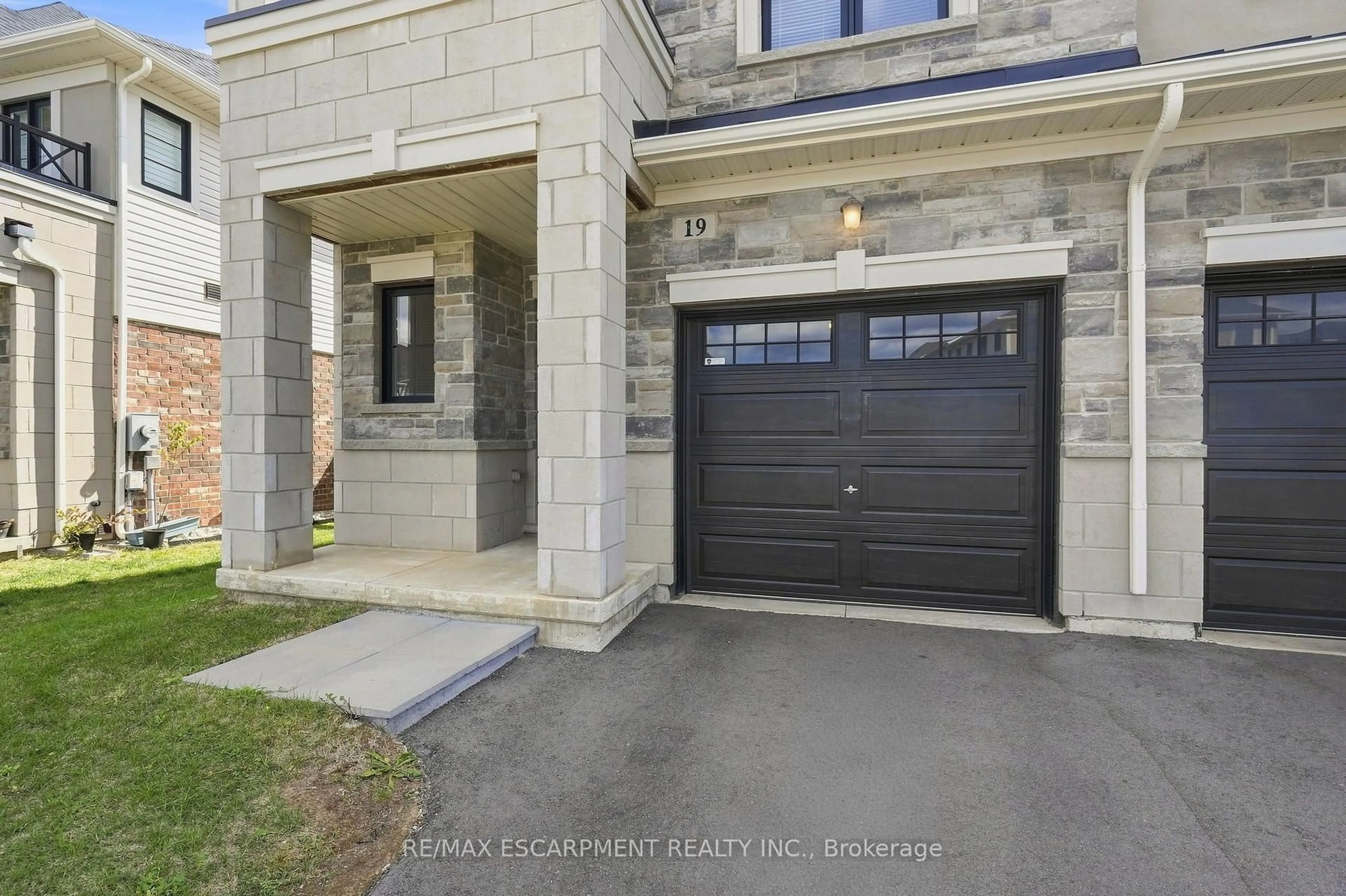 Unknown for 19 Mia Dr, Hamilton Ontario L9B 0K1