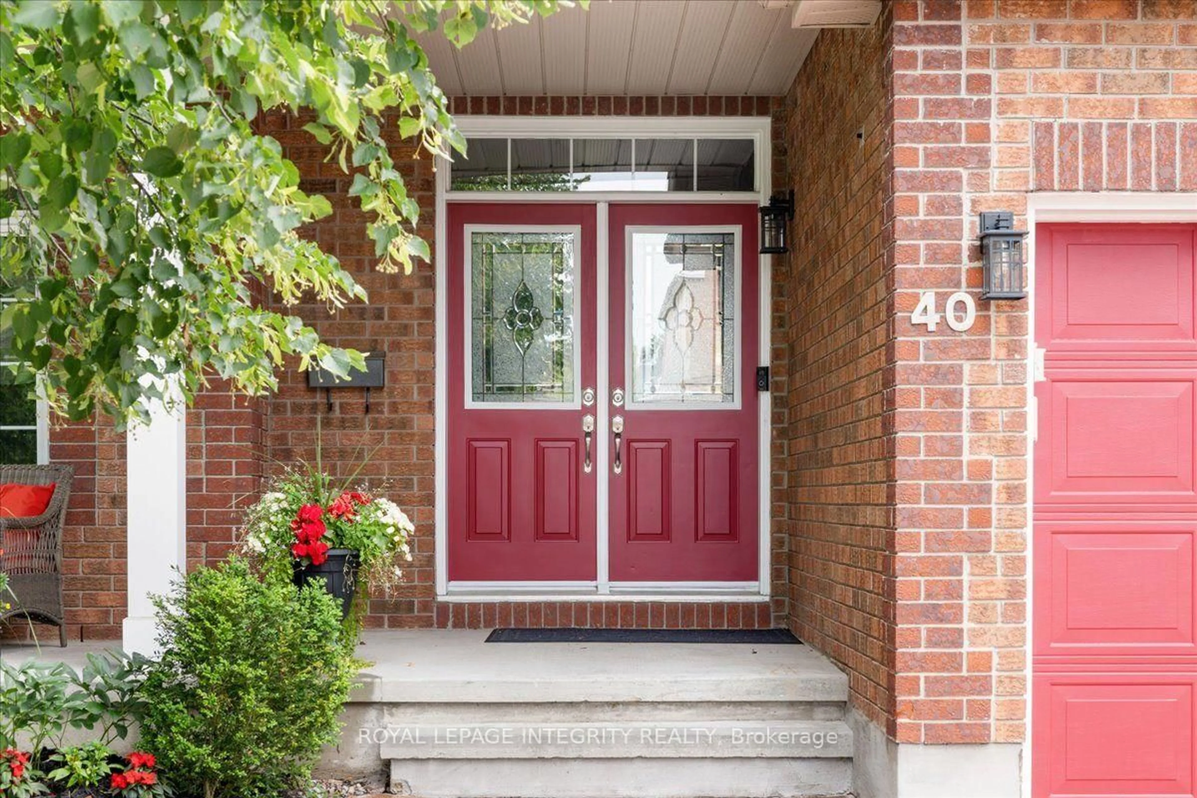Indoor entryway for 40 Bon Echo Cres, Kanata Ontario K2M 2W6